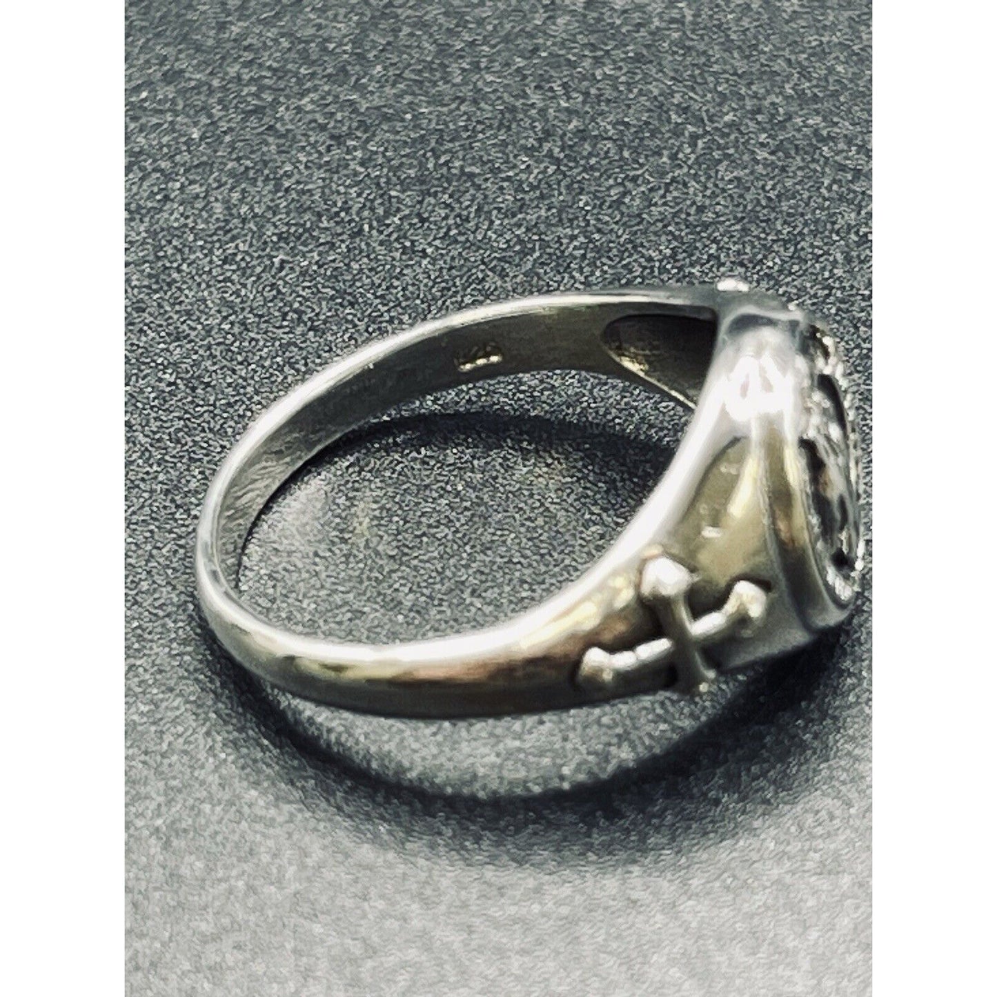 New Condition Sterling Silver Praying Hands Ring Size 10.00 925