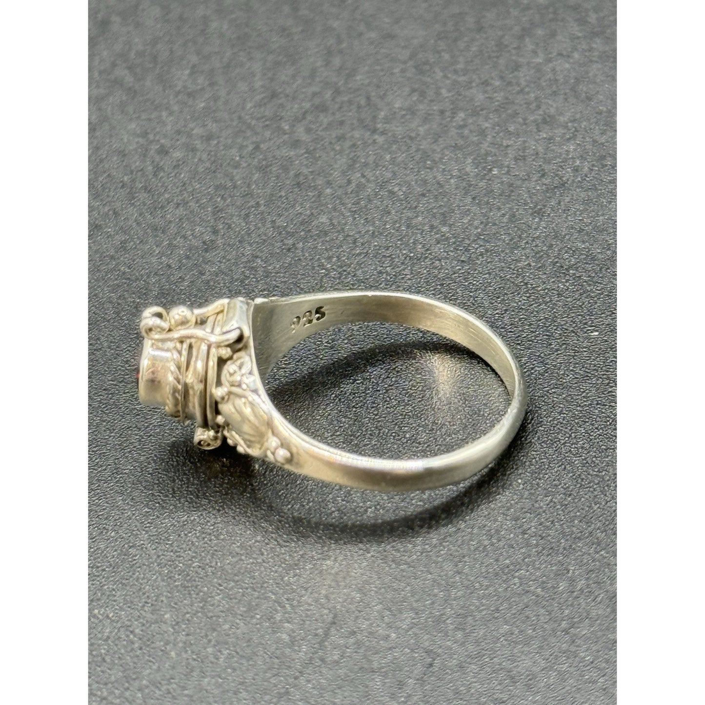 New Condition Sterling Silver Garnet Poison Ring Size 7.00