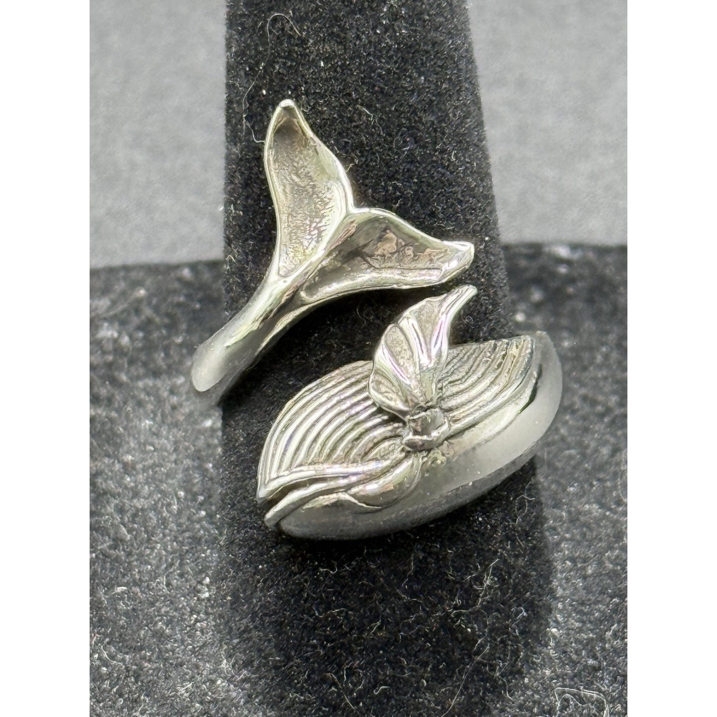New Condition Sterling Silver Whale Ring Size 7.00 Adjustable