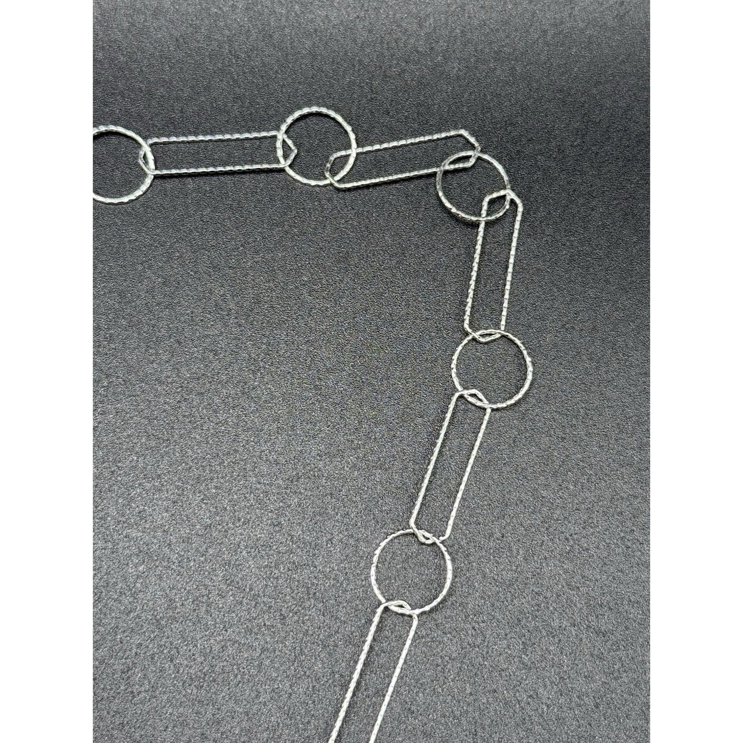New Condition 22” Sterling Silver Staple Circles Necklace 925
