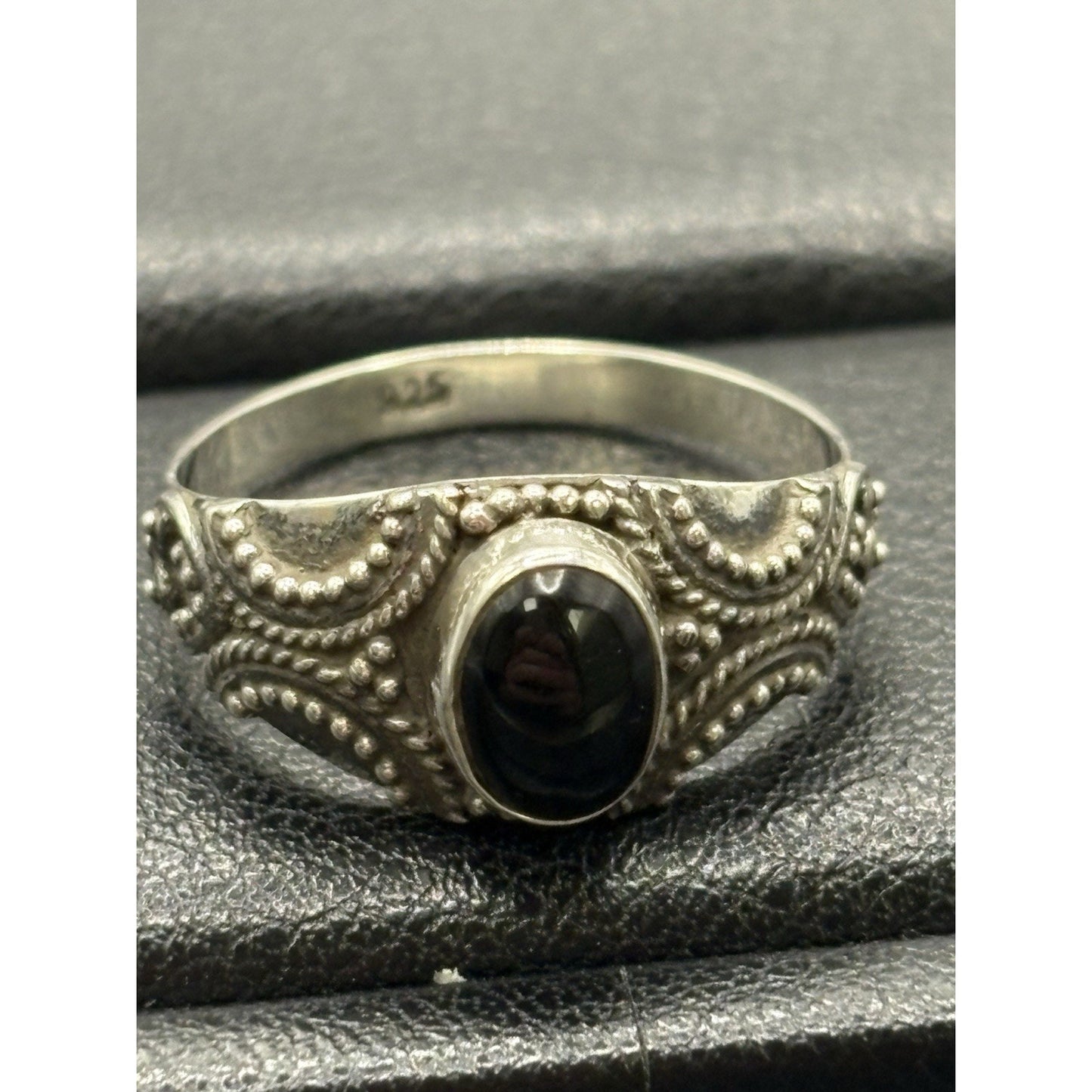 New Condition Sterling Silver Onyx Bali Style Ring Size 7