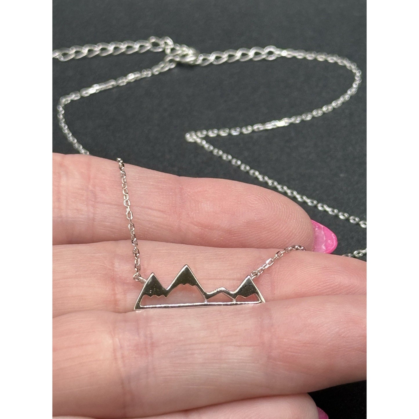 New Condition 18” Sterling Silver Mountain Pendant Necklace 925