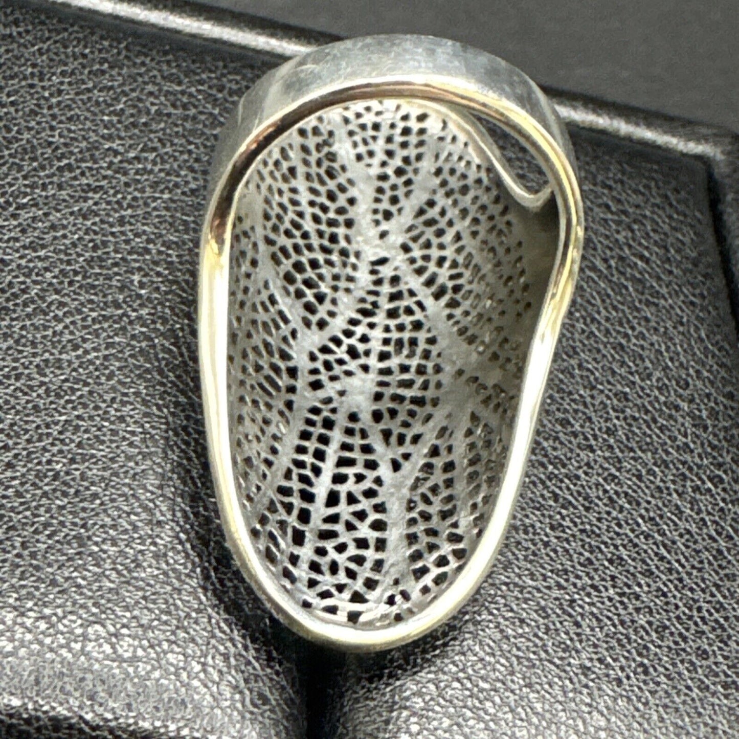 New Condition Sterling Silver Low Dome Openwork Leaf Ring 925 Size 7