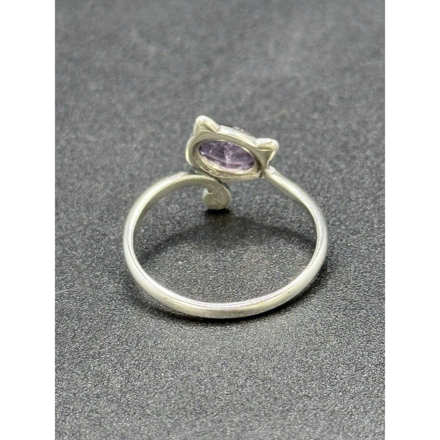 New Condition Sterling Silver Genuine Amethyst Cat Ring Size 7.00