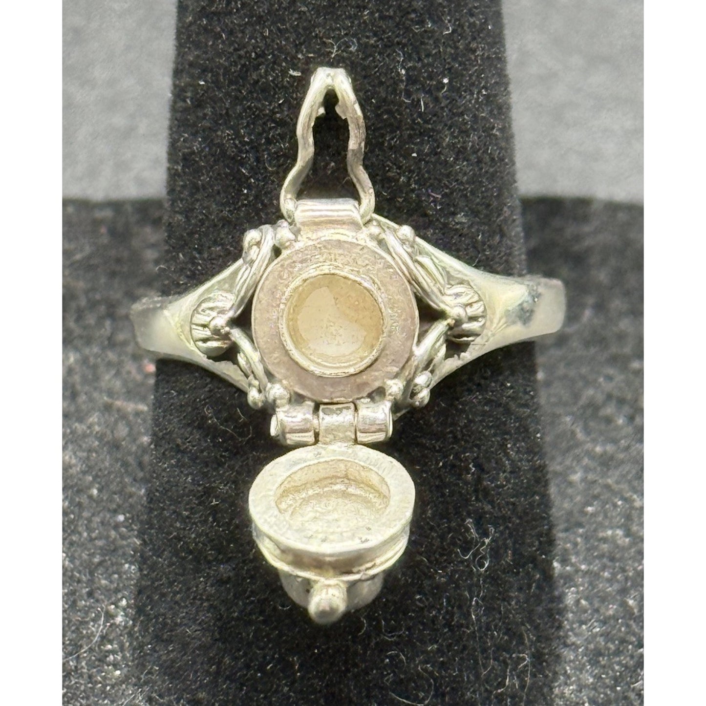 New Condition Sterling Silver Genuine Topaz Poison Ring Size 7.00