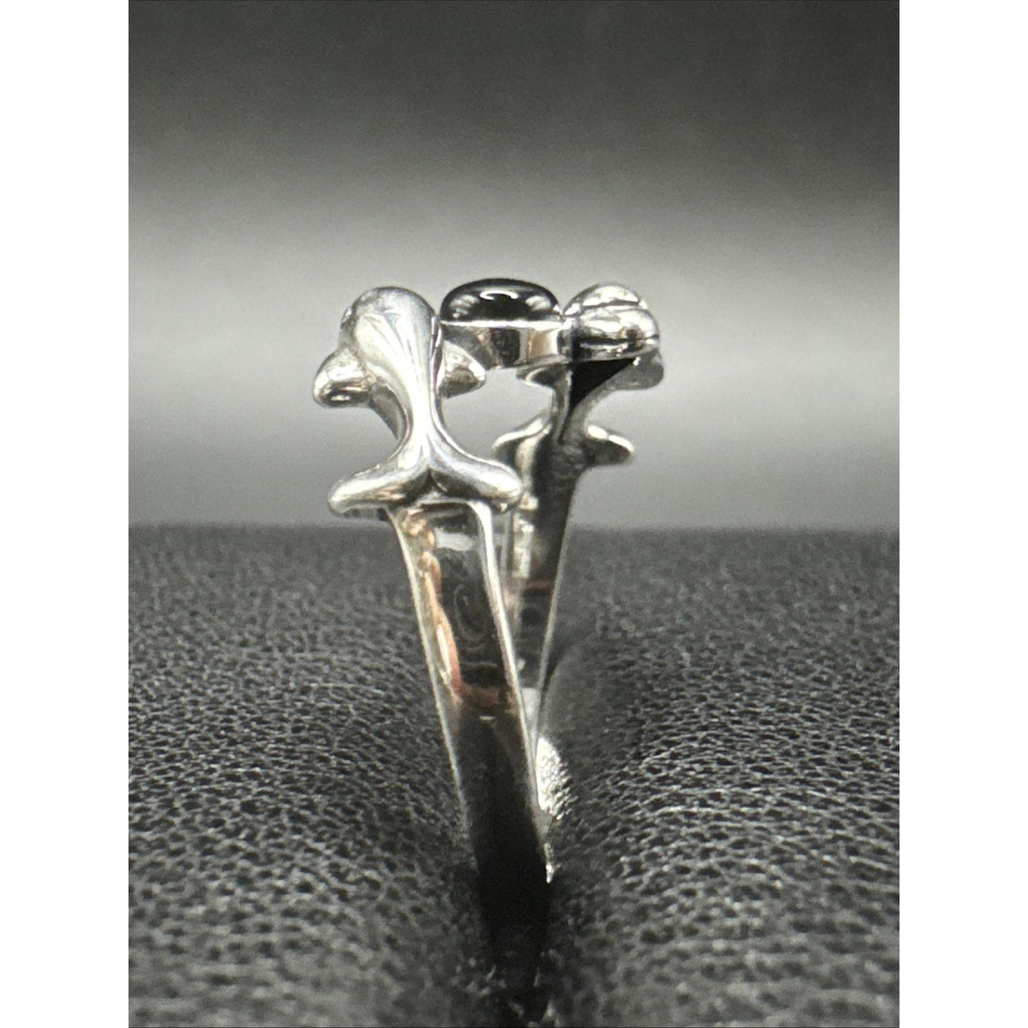 New Condition Sterling Silver Onyx Double Dolphins Ring 925 Size 7