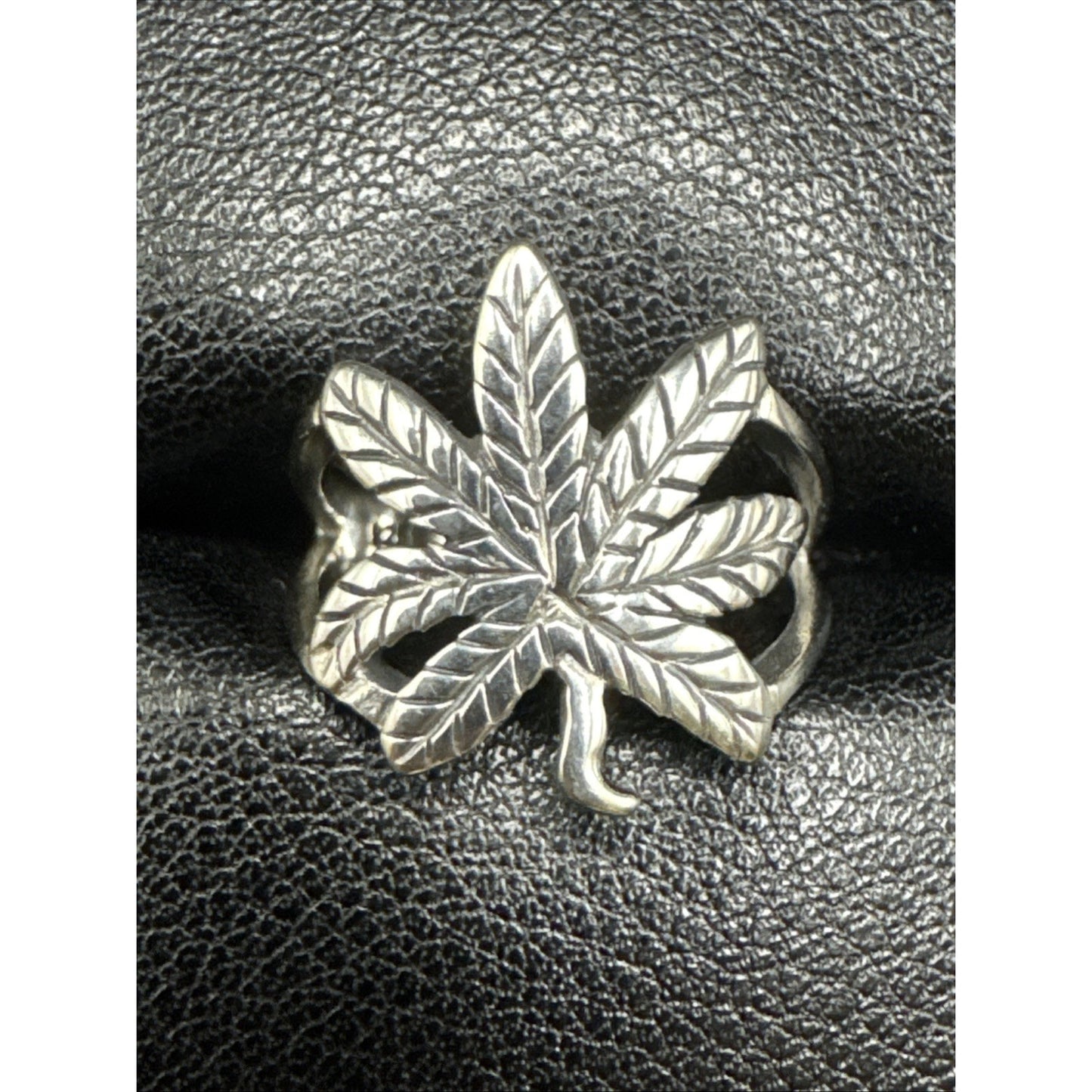 New Condition Sterling Silver Marijuana Leaf Ring 925 Size 7