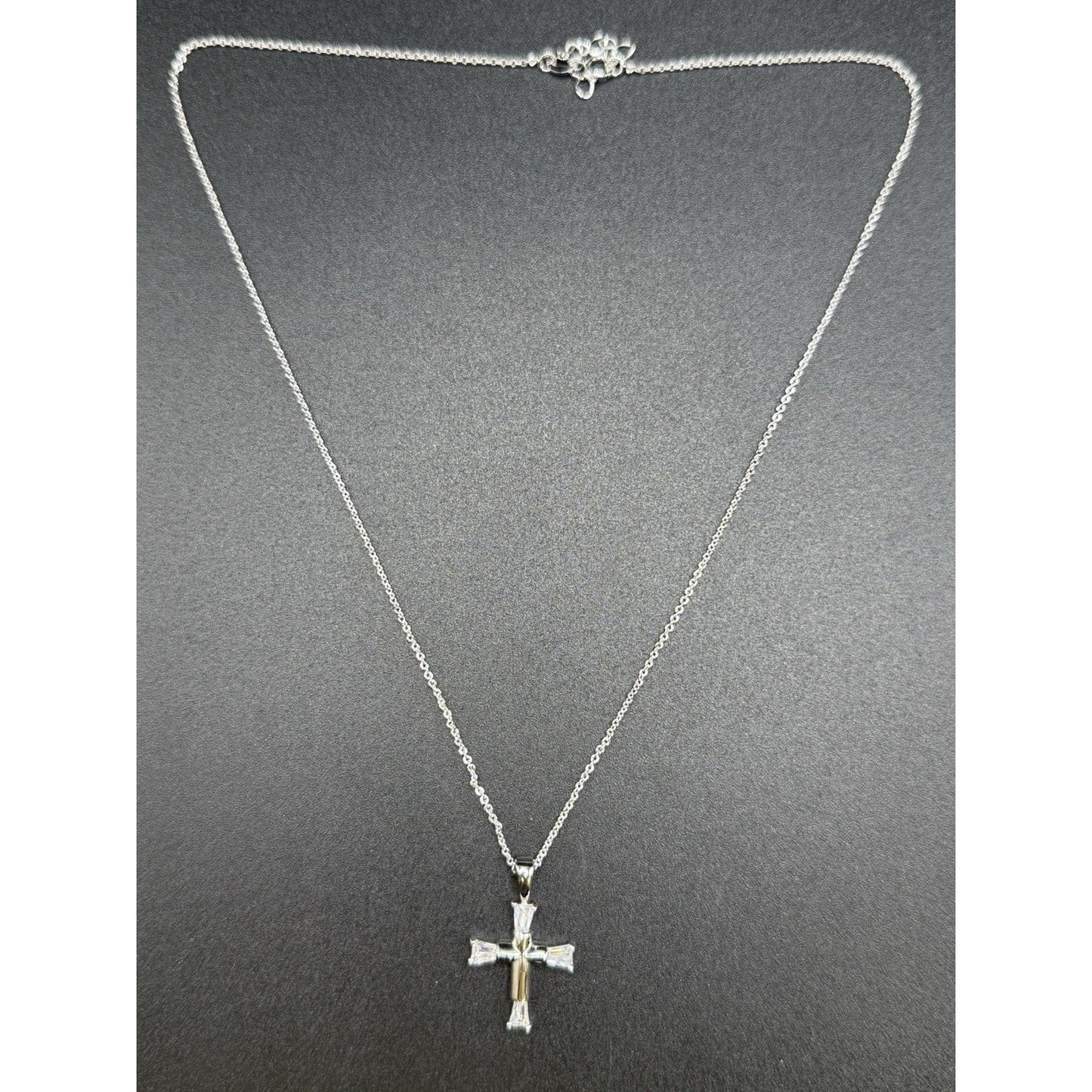 New Condition 18” Sterling Silver Cubic Zirconia Cross Pendant Necklace