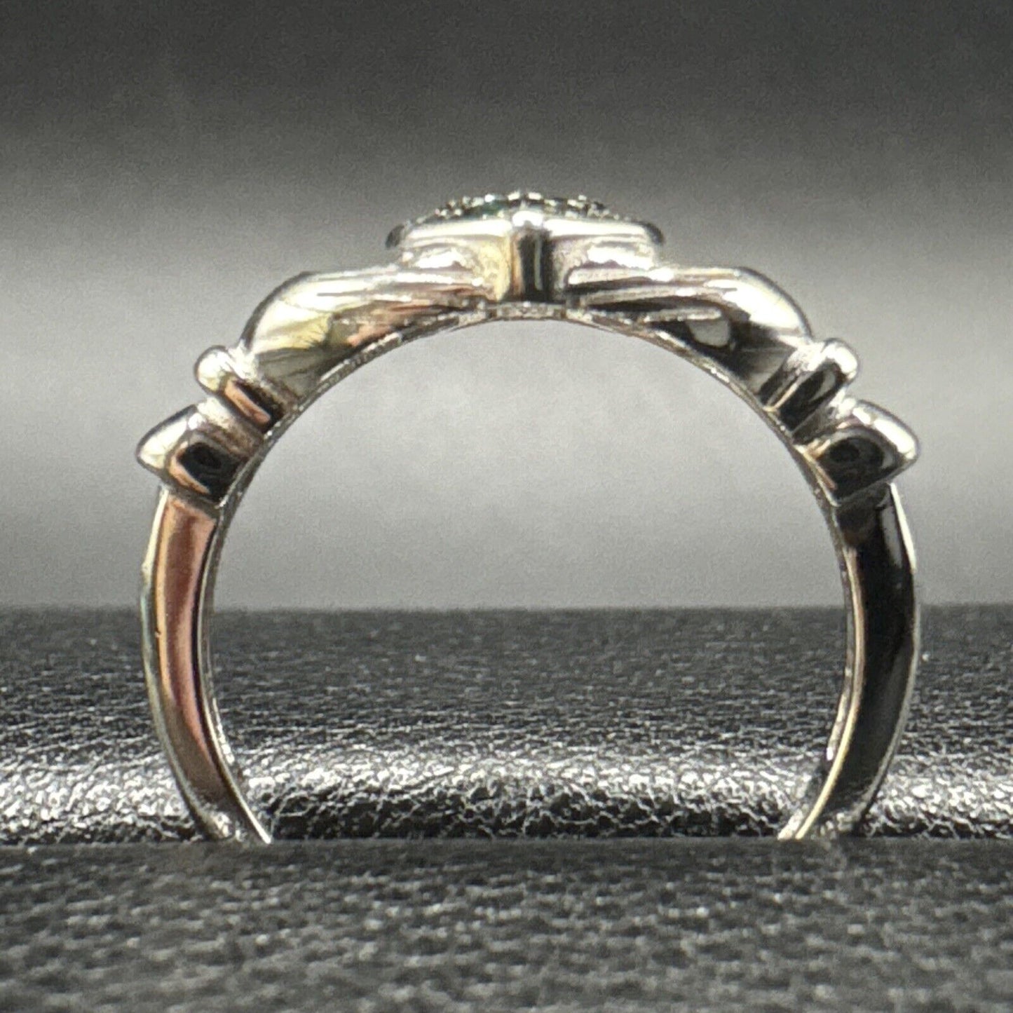 New Condition Sterling Silver Green CZ Claddagh Ring 925 Size 7