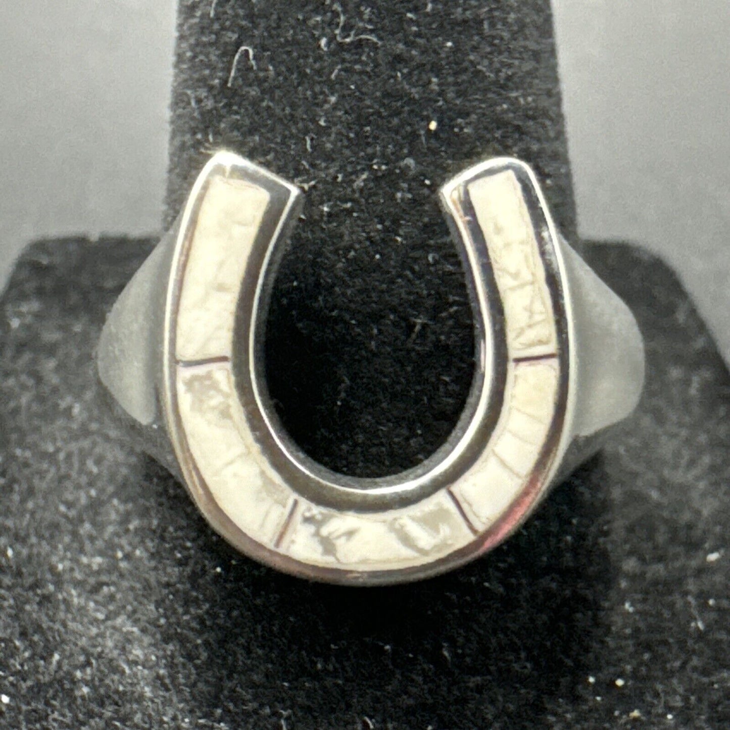 New Condition Sterling Silver White Buffalo Horseshoe Luck Ring 925 Size 8.50