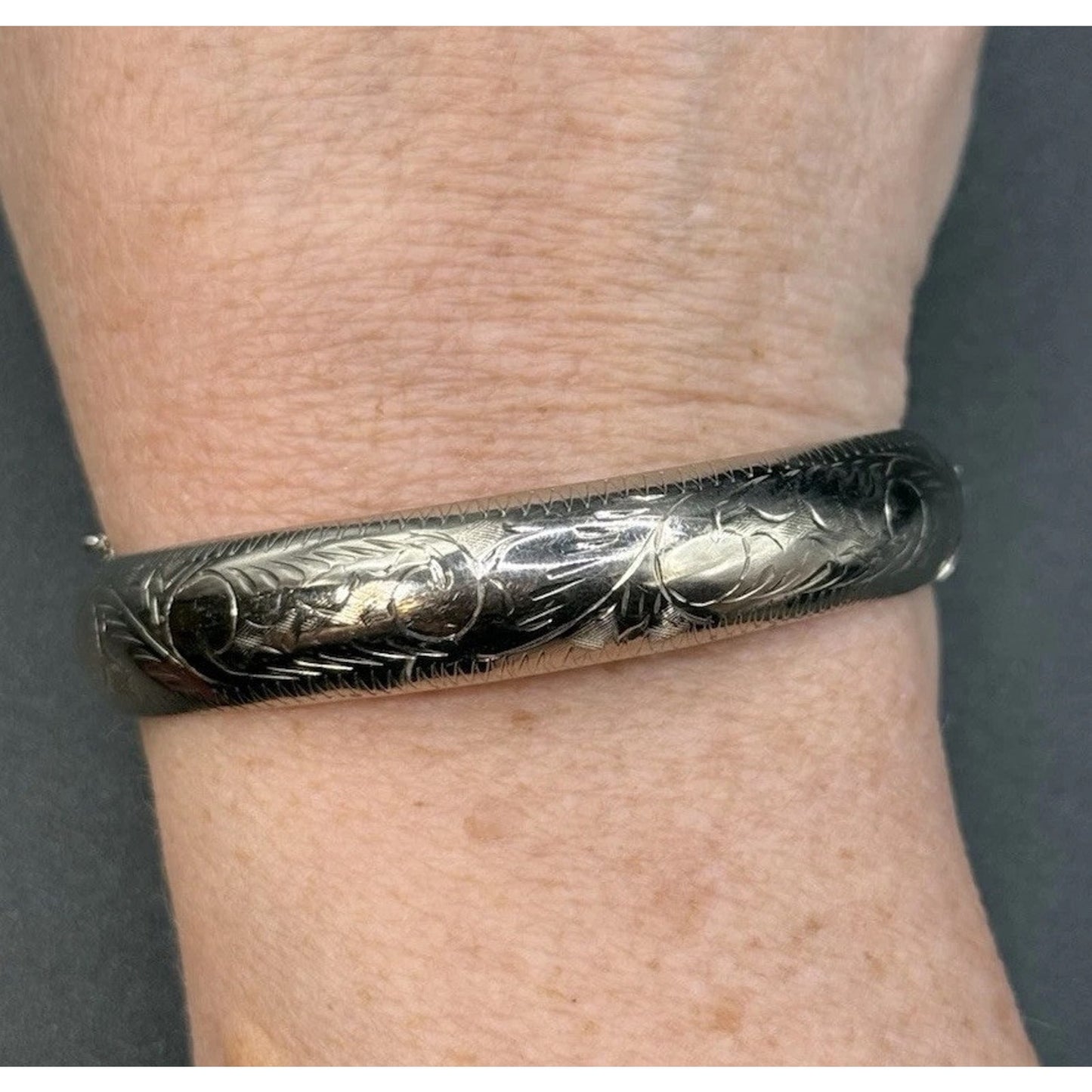 7” Vintage Sterling Silver Engraved Hinged Bangle Safety Chain 17 Grams P5