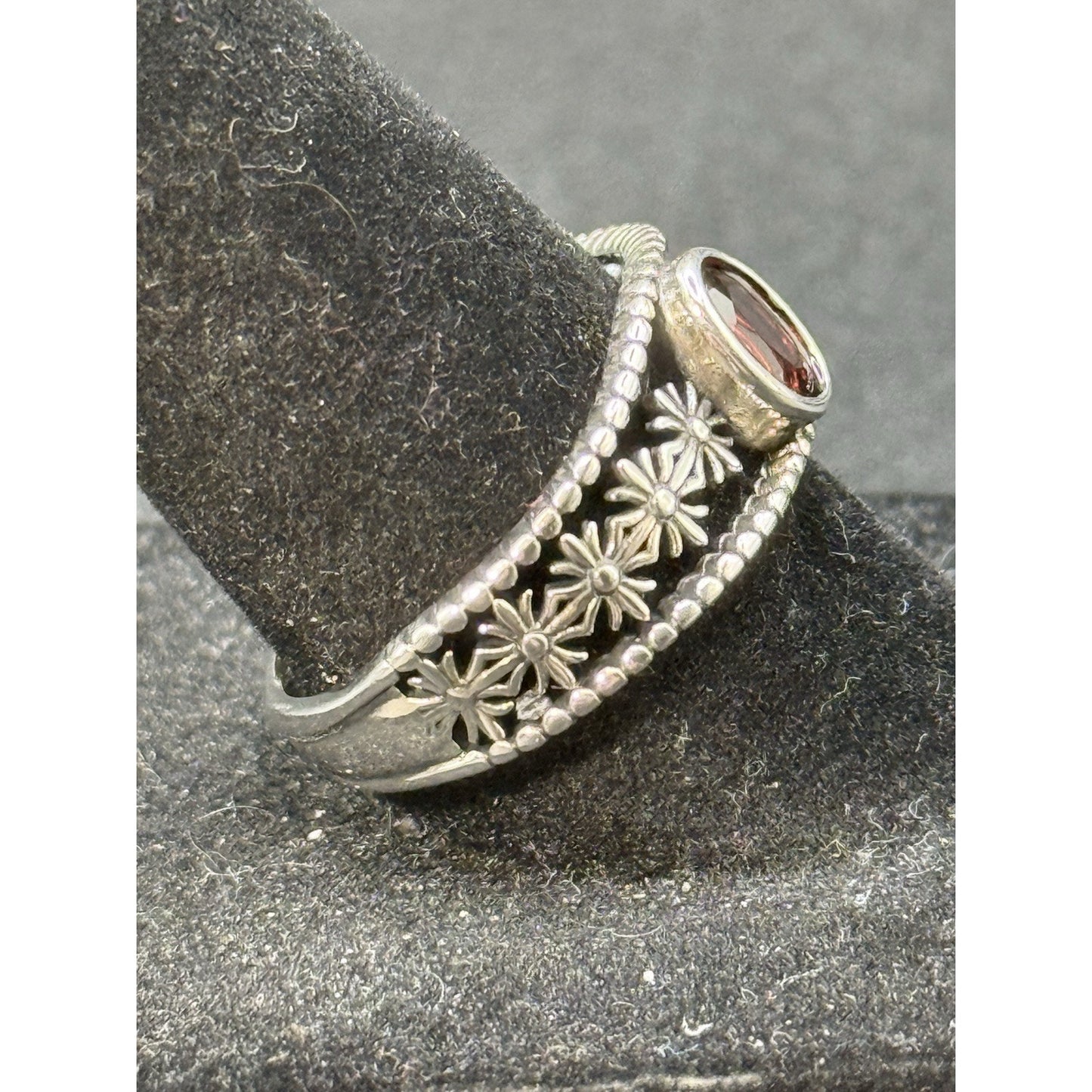 New Condition Sterling Silver Garnet Flowers Ring Size 7.00