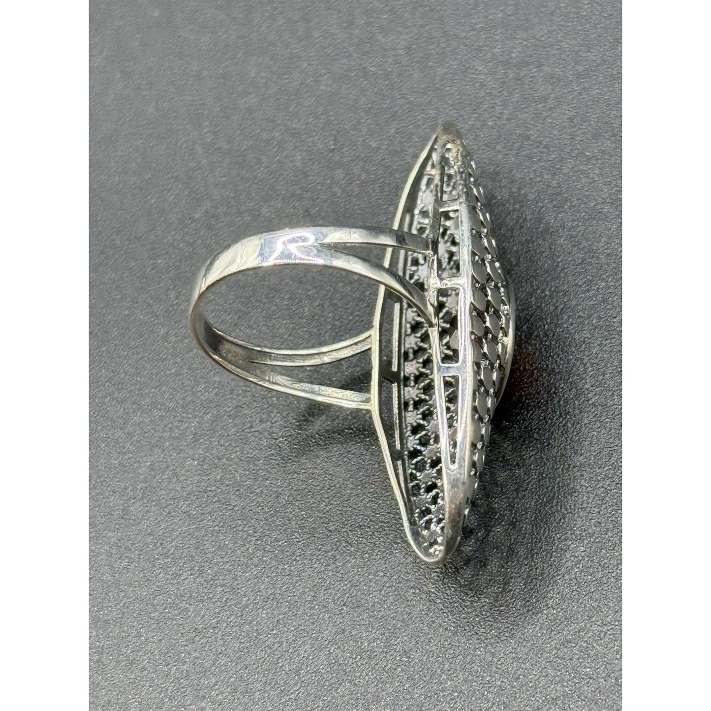 New Condition Sterling Silver Oblong Garnet Ring Size 7.00 P19
