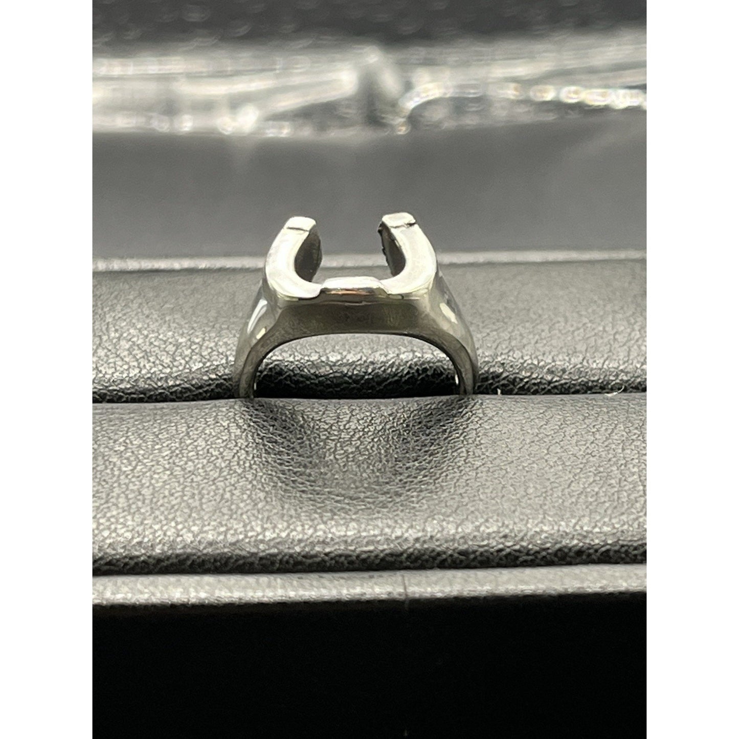 New Condition Horseshoe Sterling Silver Ring Size 5 925
