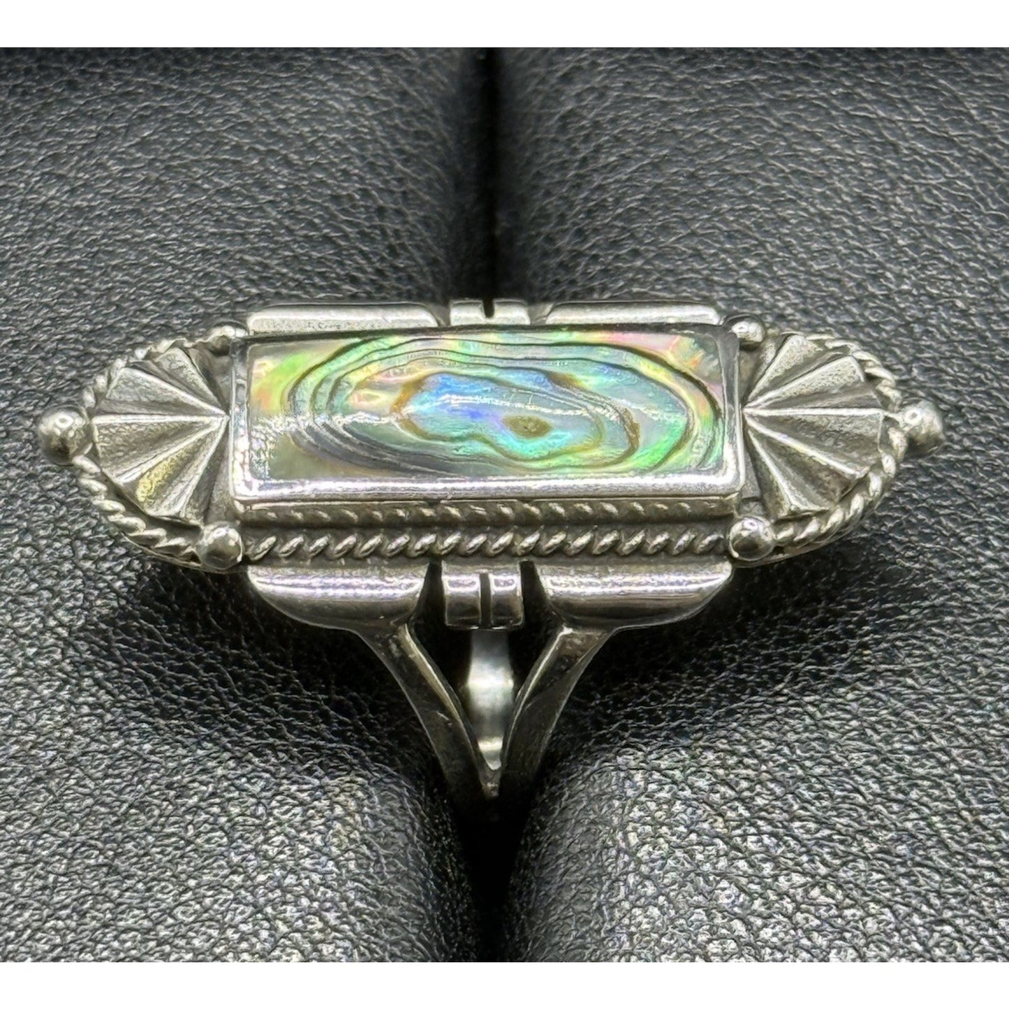 New Condition Sterling Silver Genuine Abelone Art Deco Ring Size 7.00