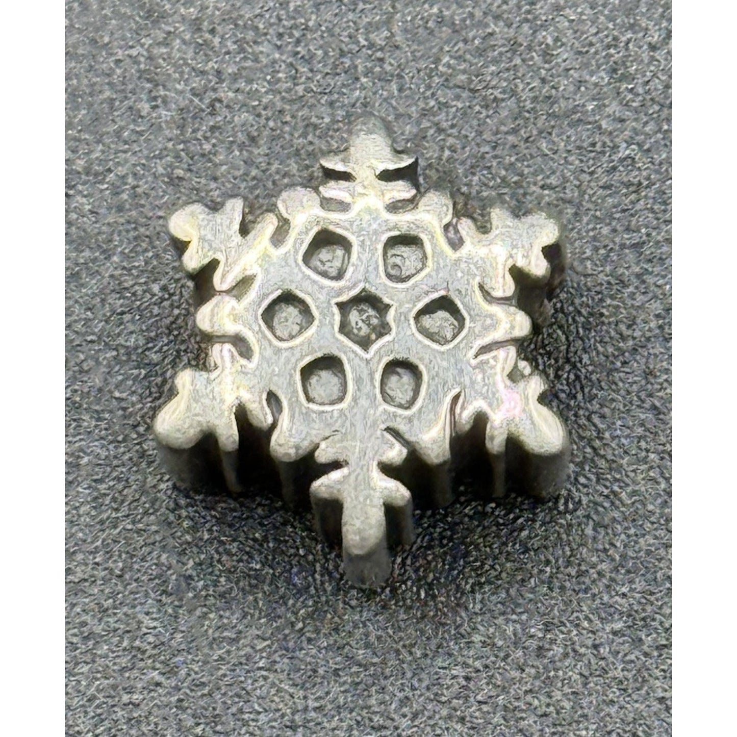 Camilla Sterling Silver Snowflake Charm P18