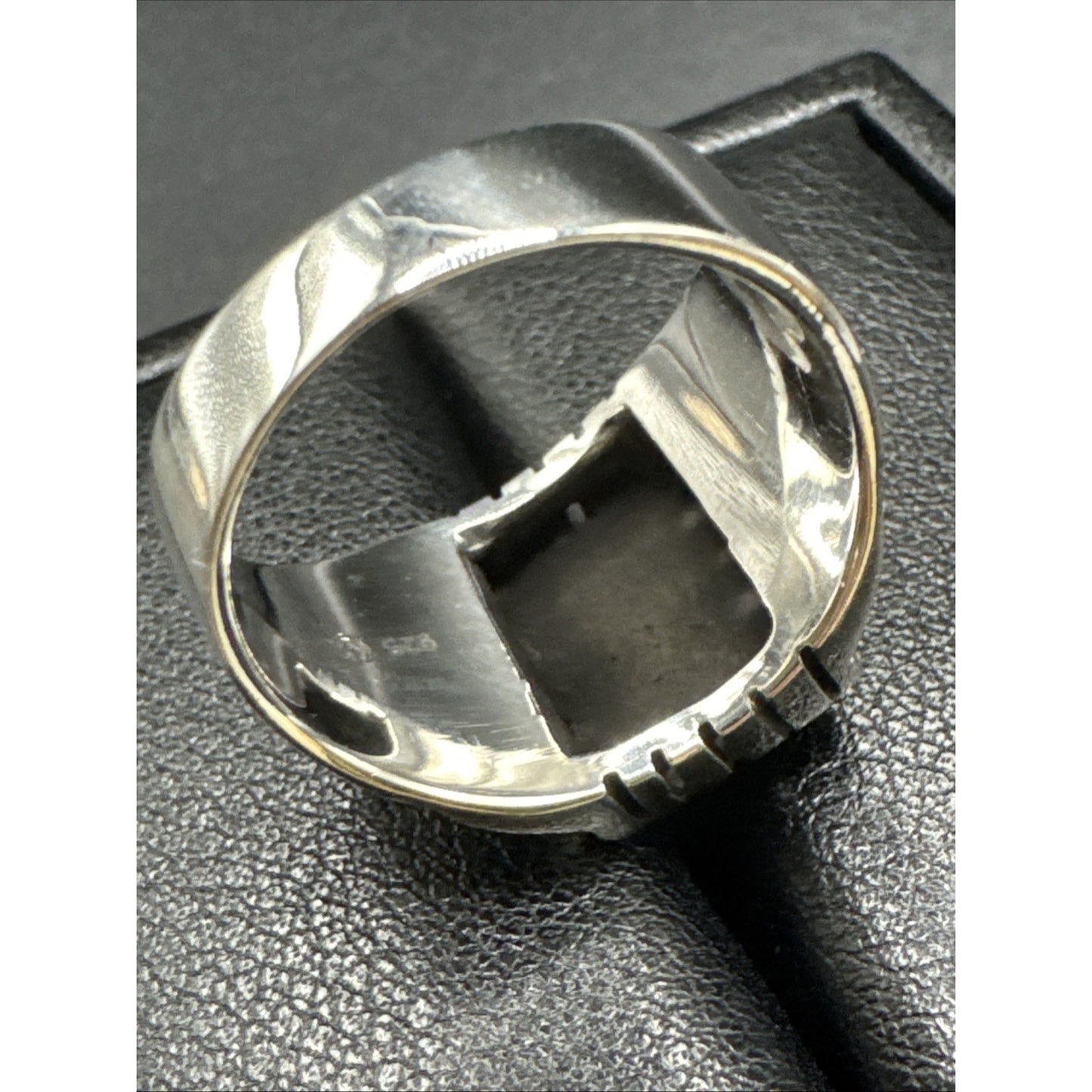 New Condition Sterling Silver Onyx Ladder Shank Signet Ring 925 Size 10