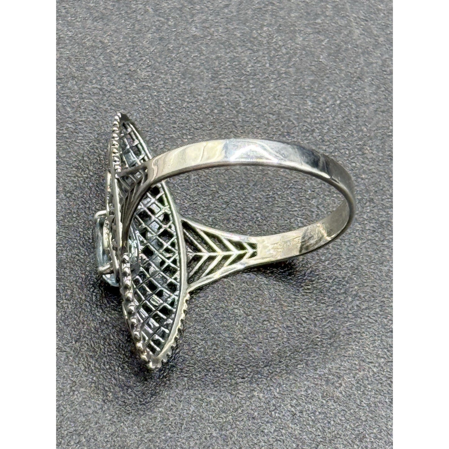 New Condition Sterling Silver Genuine Topaz Oblong Ring Size 7.00