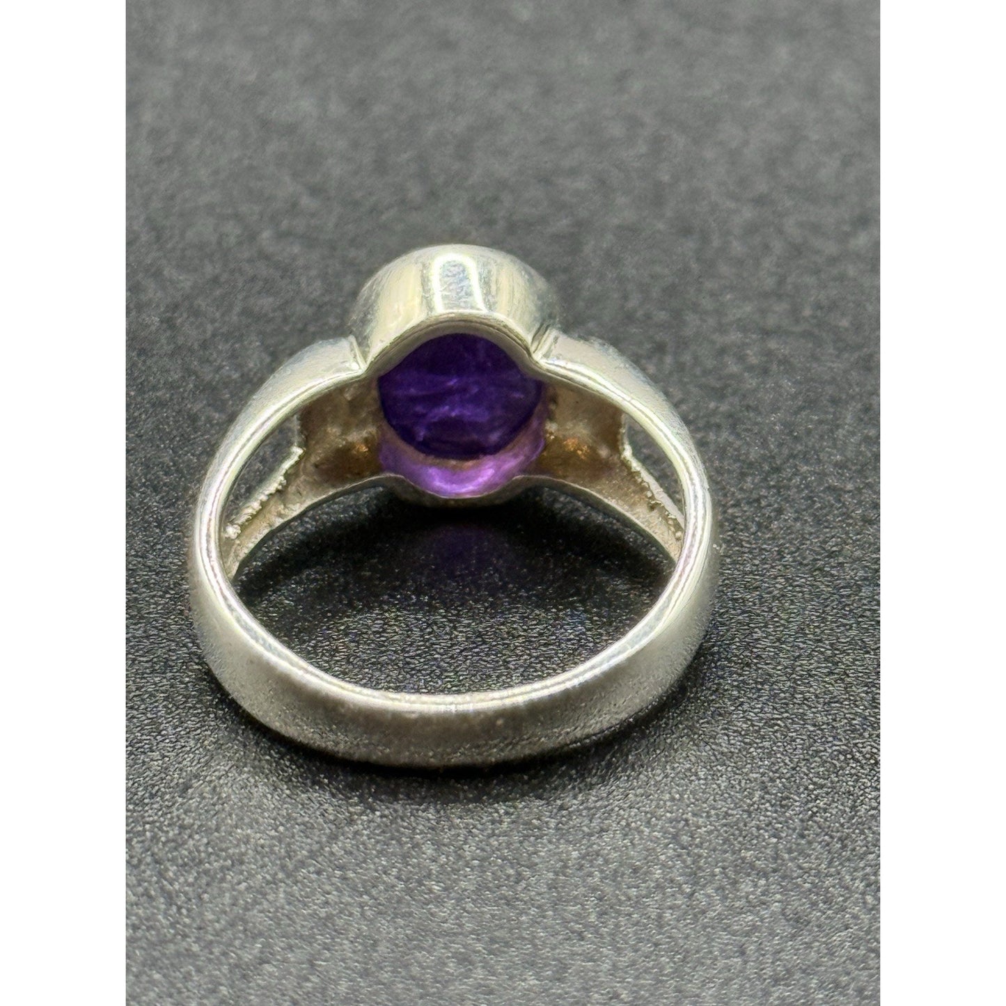 Excellent Used Condition Genuine Amethyst Ring Size 7.00 P19