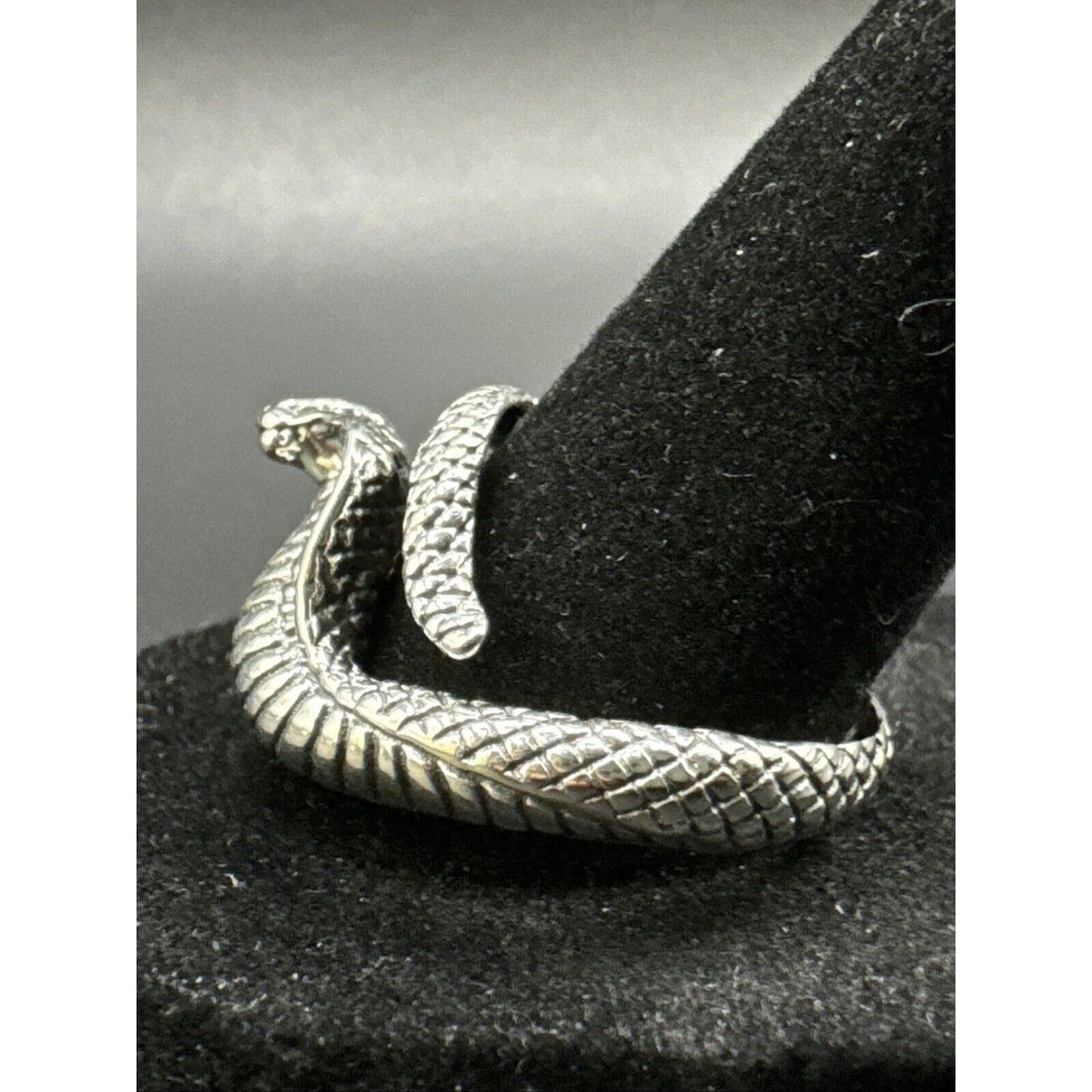 New Condition Sterling Silver Cobra Strike Snake Ring 925 Size 10