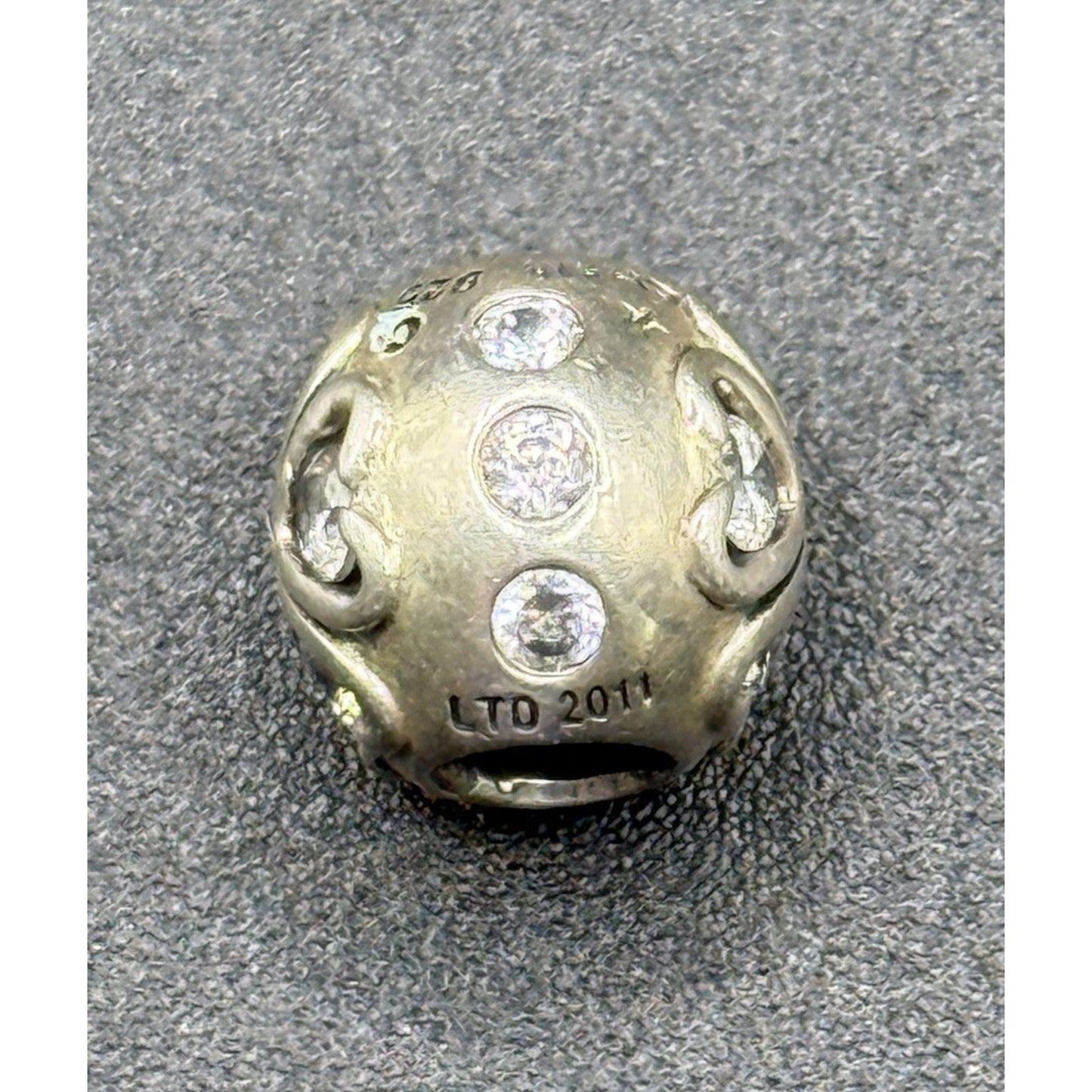 Camilla Sterling Silver Retired 2011 LTD Cubic Zirconia Snowflake Charm P18