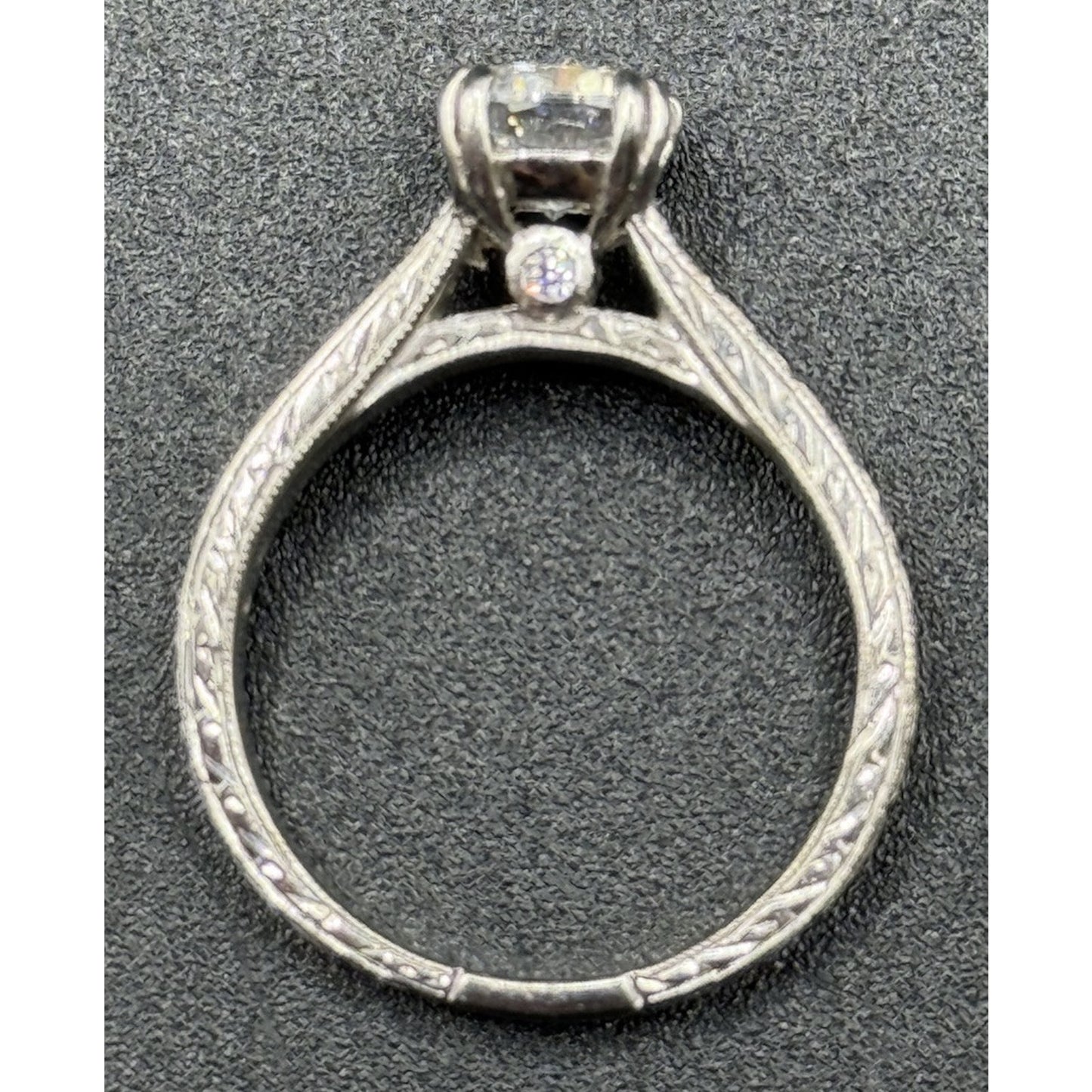 EUC Sterling Silver Vintage Design Cubic Zirconia Ring Size 6.50 P5