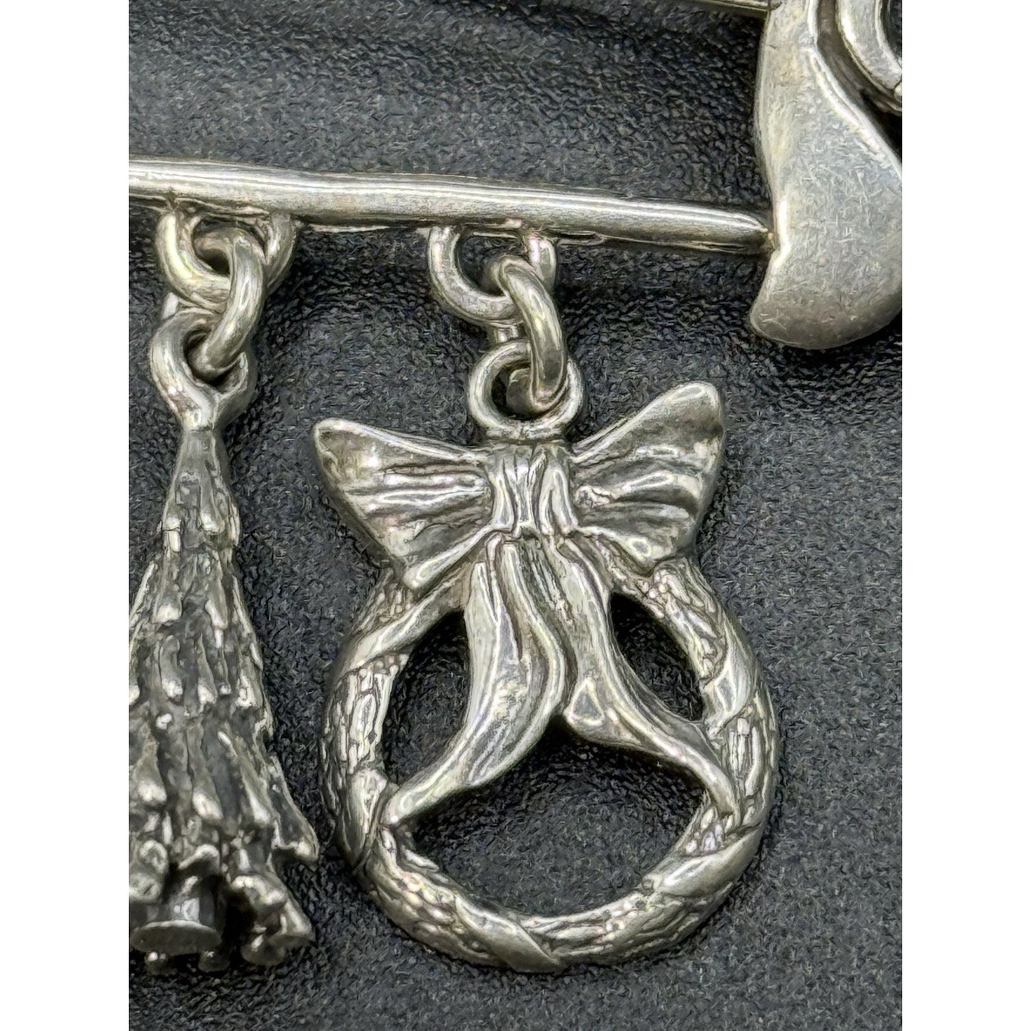 Vintage Sterling Silver Christmas Theme Brooch Pin 10 Grams P5