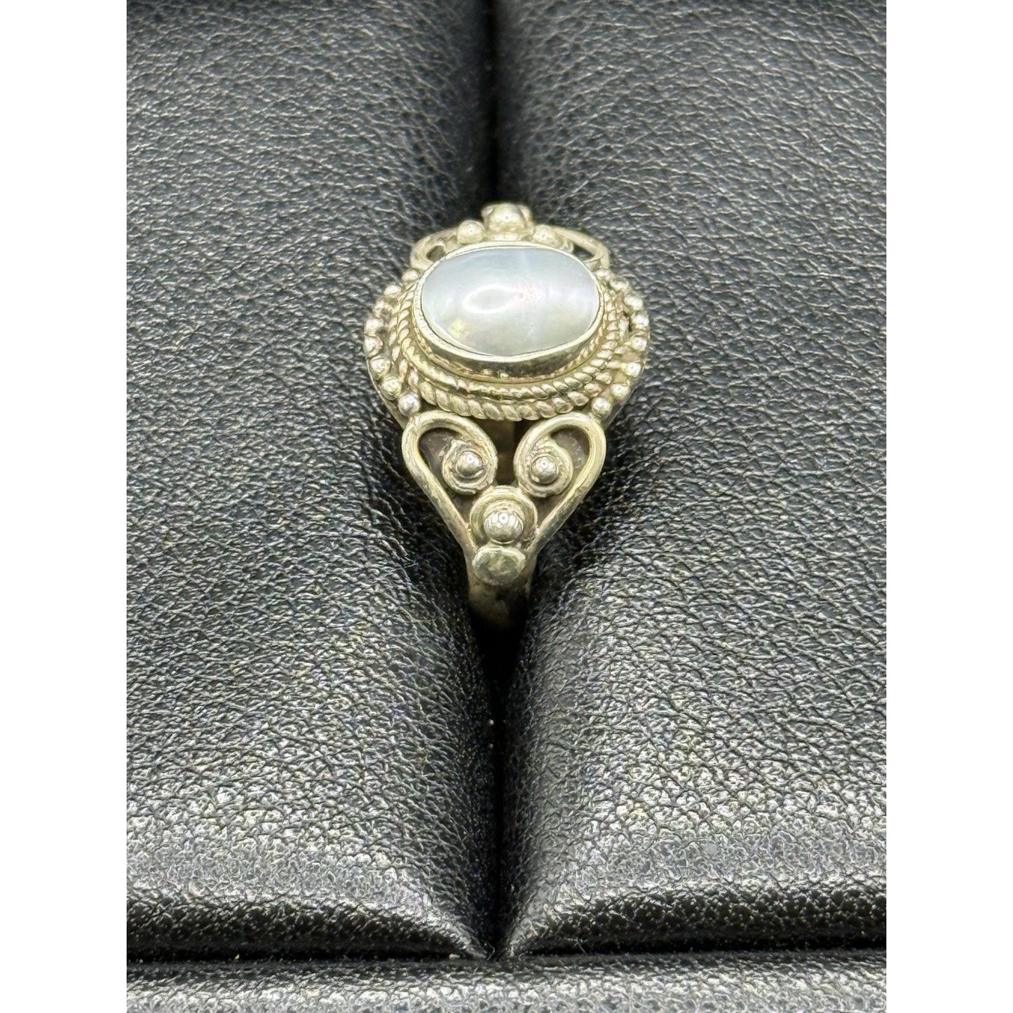 EUC Sterling Silver Genuine Pearl Cabachon Bezel Ring Size 6.00 925 Q21