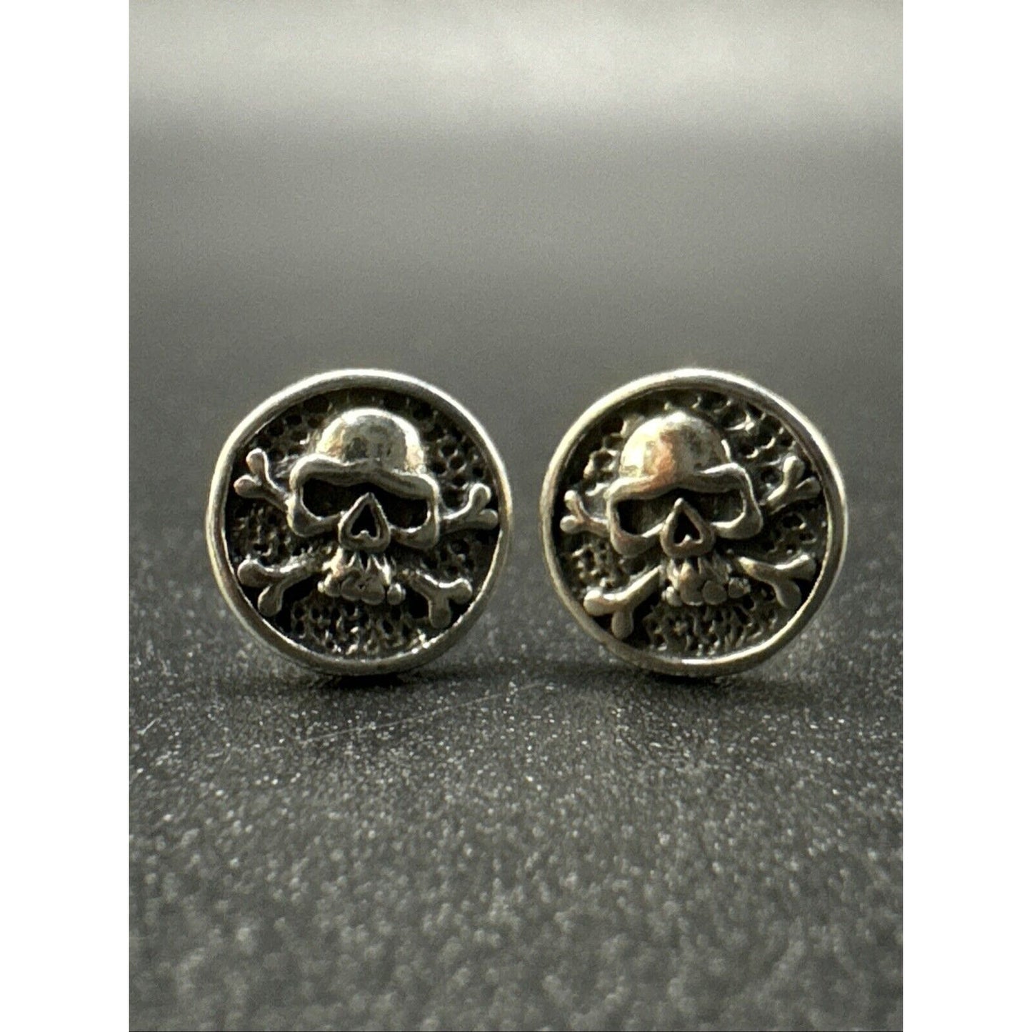 New Condition Sterling Silver Skull Jolly Roger Pirate Stud Earrings 925