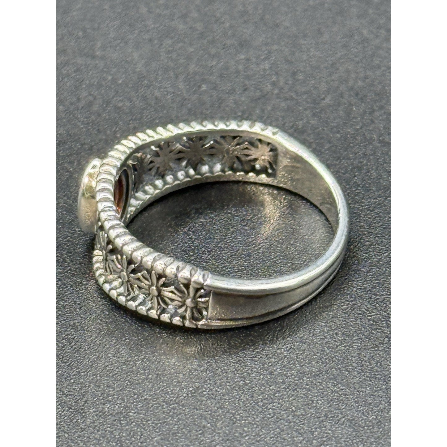 New Condition Sterling Silver Garnet Flowers Ring Size 7.00