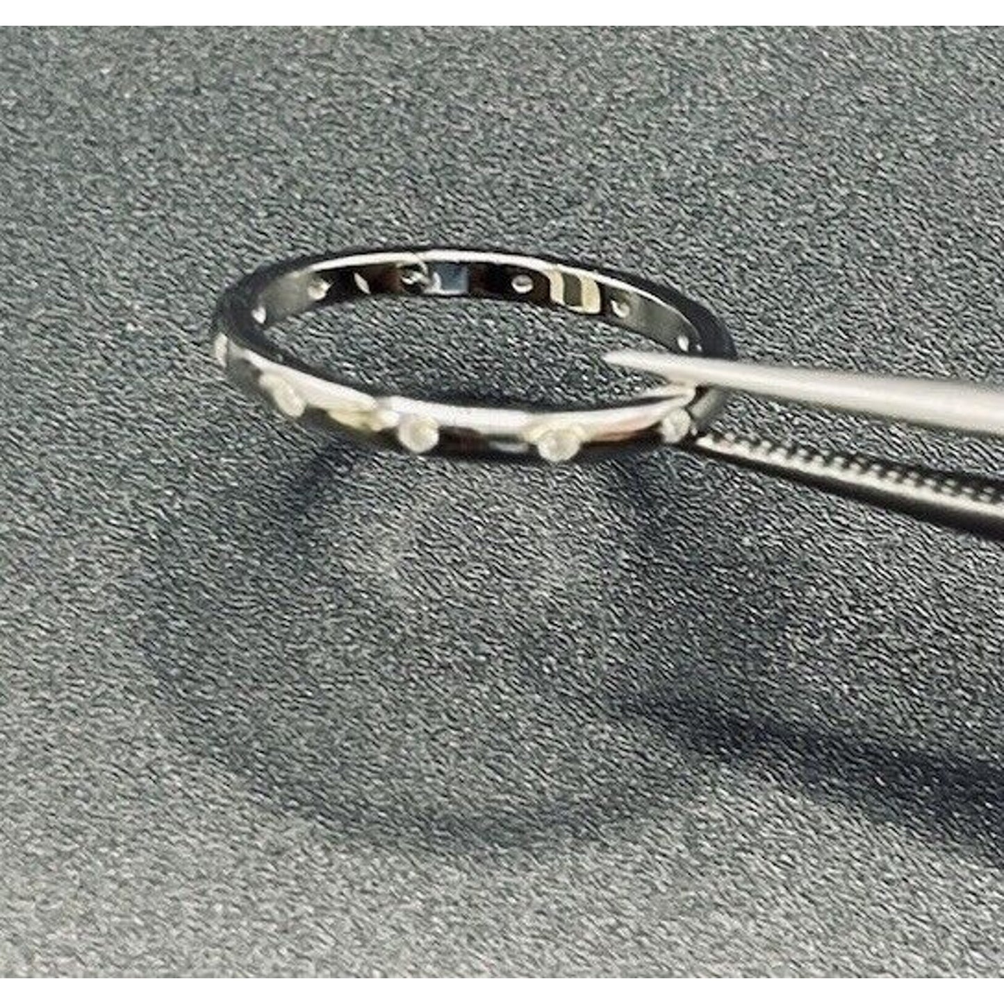 New Condition Sterling Silver Cubic Zirconia 2MM Flush Set Band Ring Size 6.50