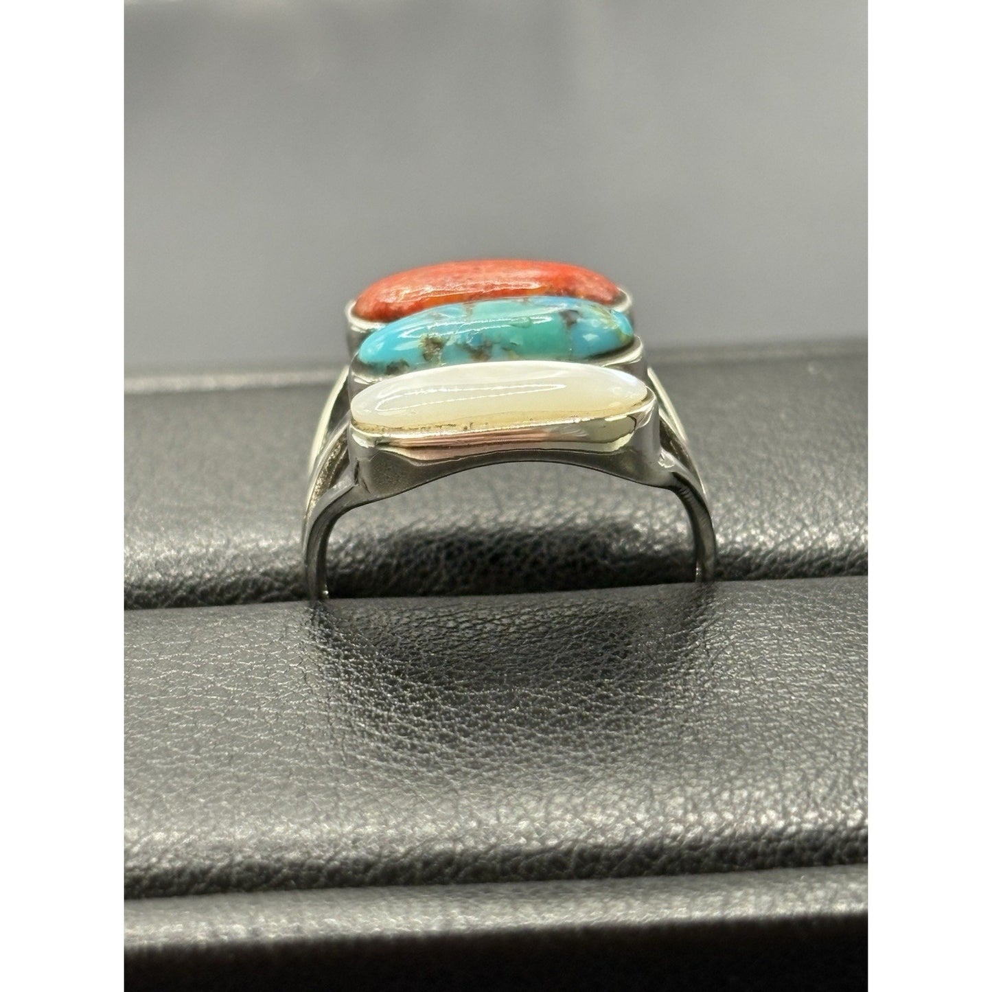 New Condition Sterling Silver Mother Pearl Turquoise Coral Ring Size 8 Y02