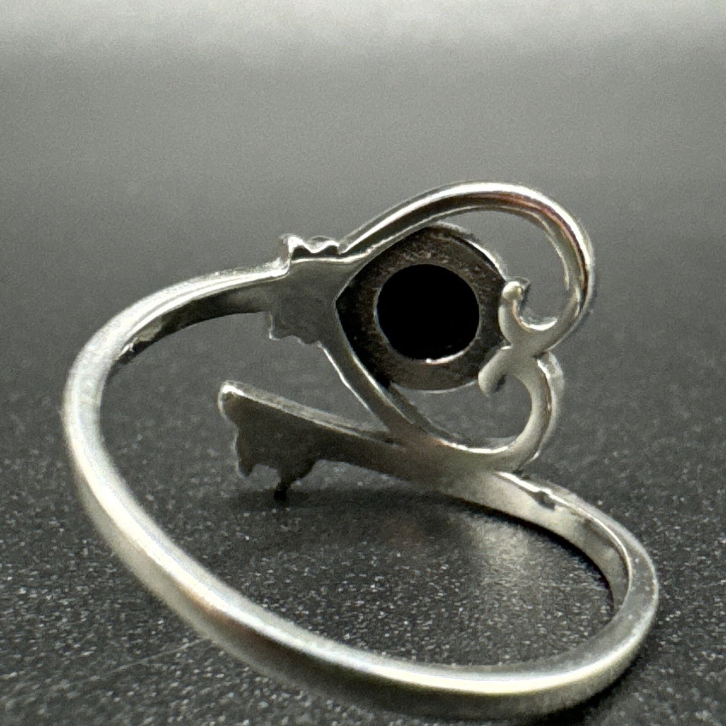 New Condition Sterling Silver Onyx Heart Key Bypass Ring 925 Size 7