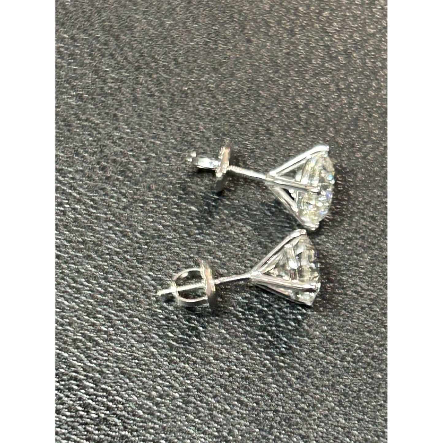 3.09 Total weight Round Brilliant Lab Grown Diamond F Color VS2 Clarity IGI Certified