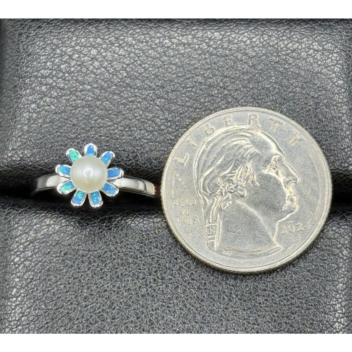 New Condition Sterling Silver Genuine Pearl Lab Opal Flower Ring Size 7.00