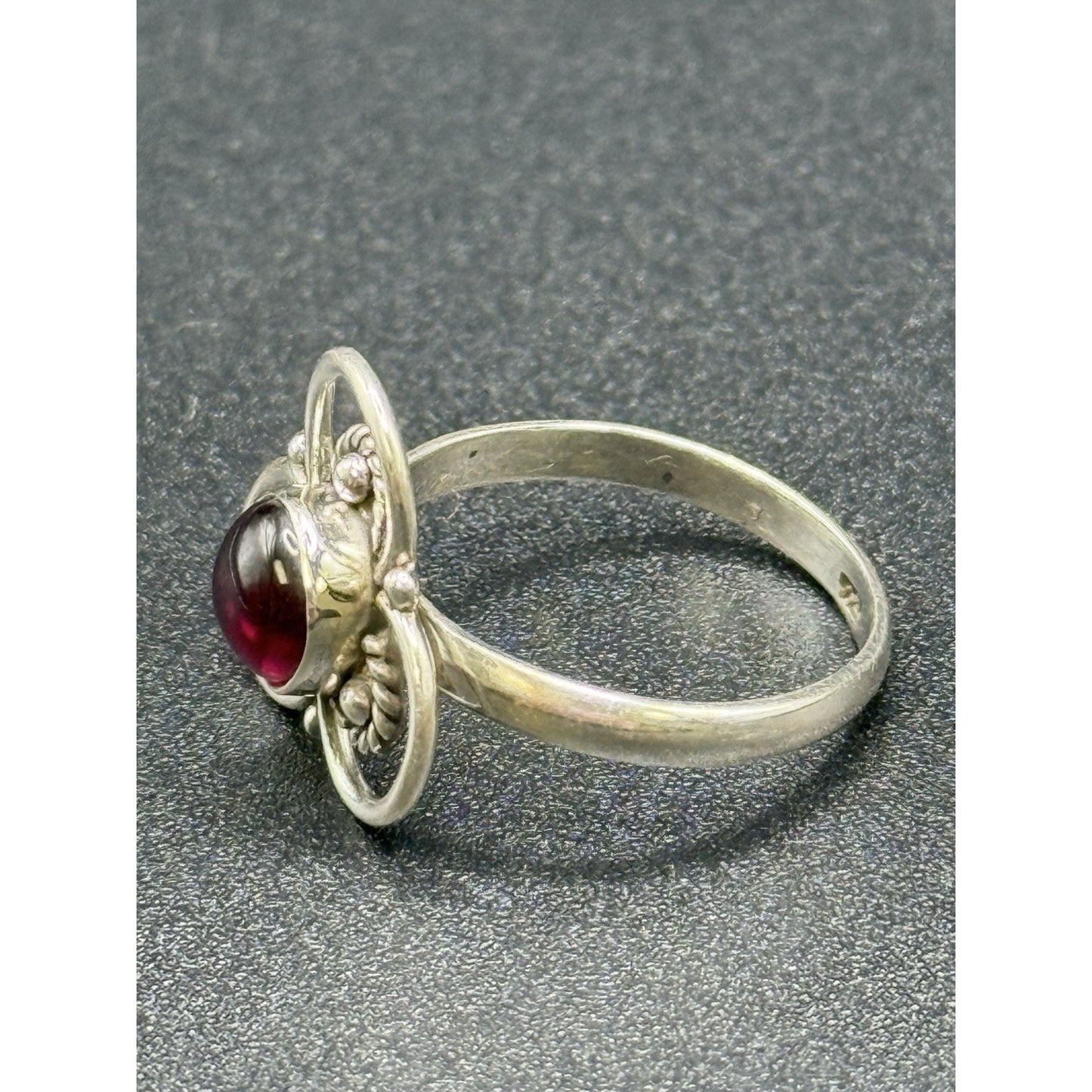 EUC Sterling Silver Genuine Rhodolite Garnet Ring Size 6.00 Q7