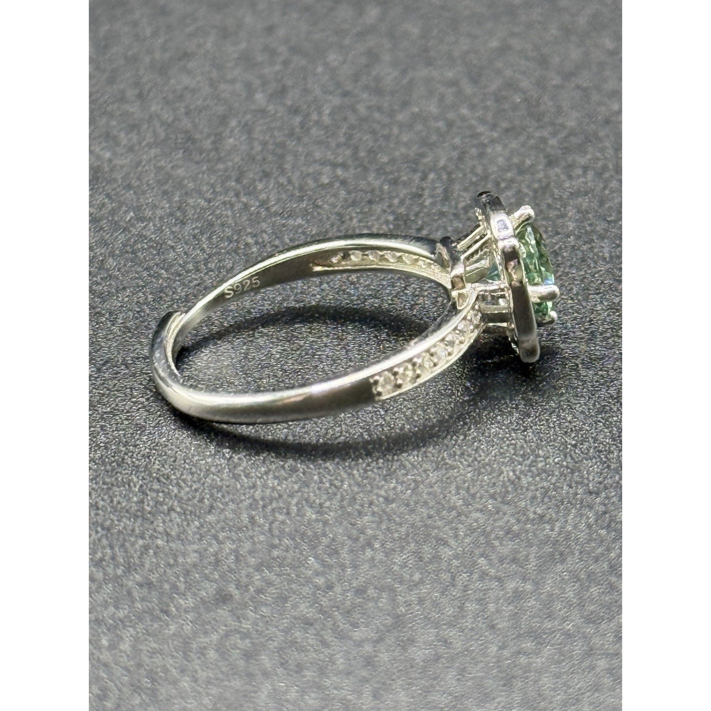 New Condition Blue Green Moissanite Ring Size 7 Adjust Sterling Silver GRA P18