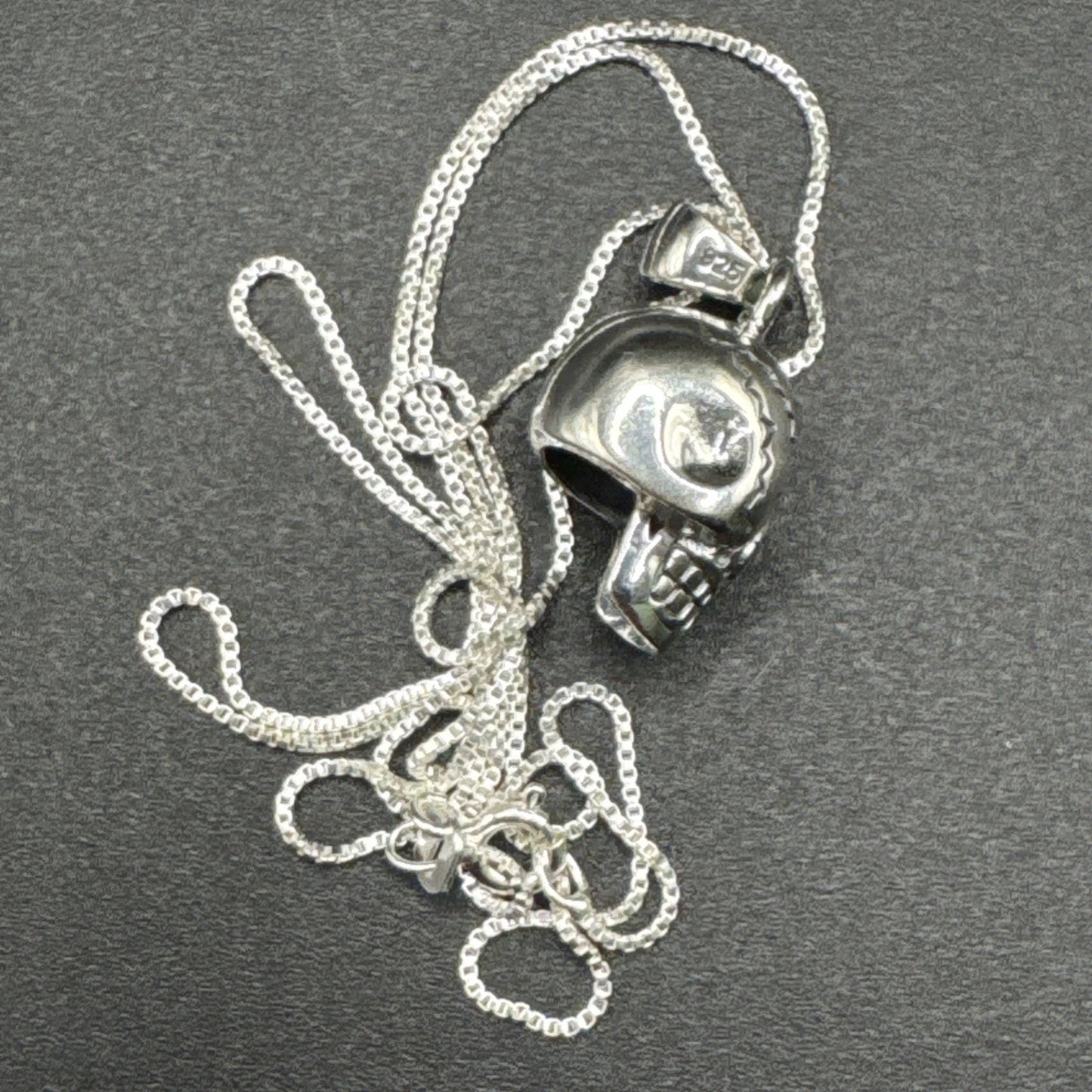 New Condition 20” Sterling Silver Skull Pendant Necklace 925