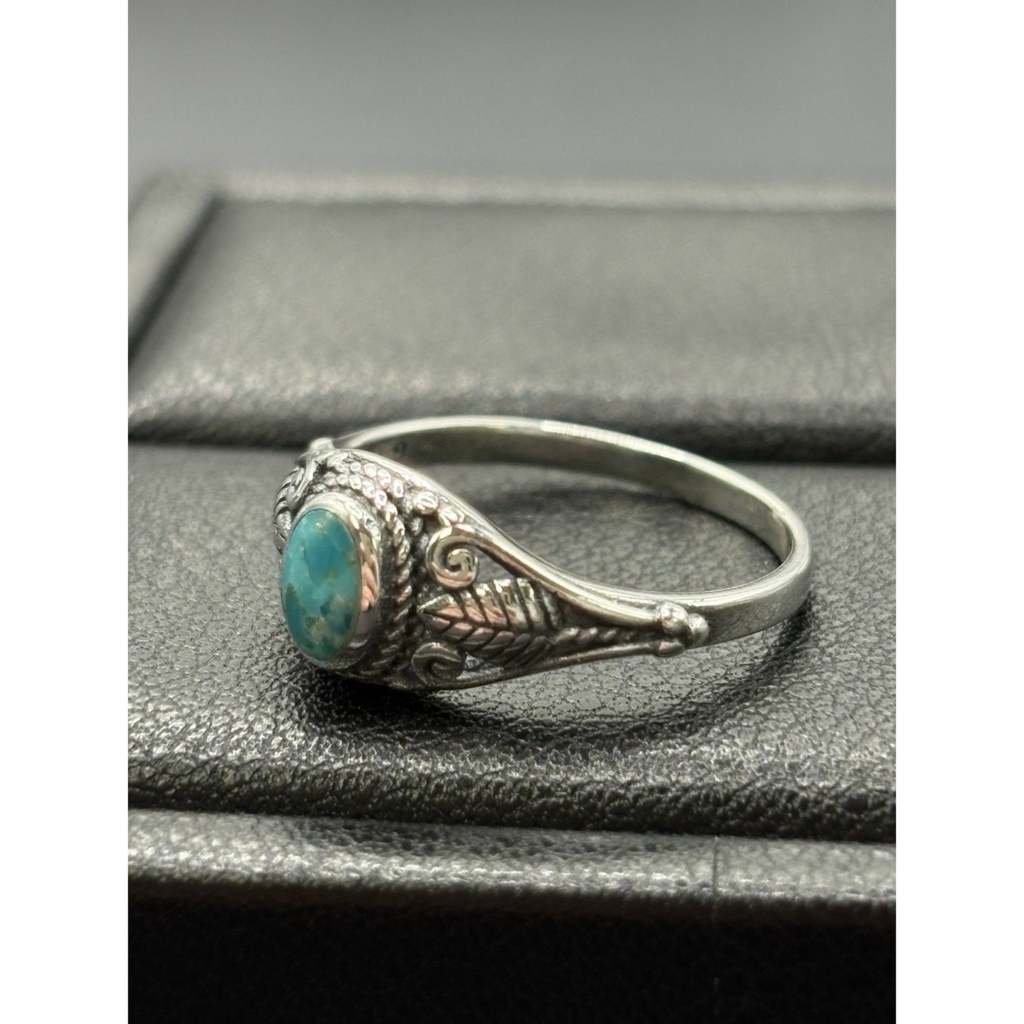 New Condition Sterling Silver Dainty Turquoise Ring Size 6