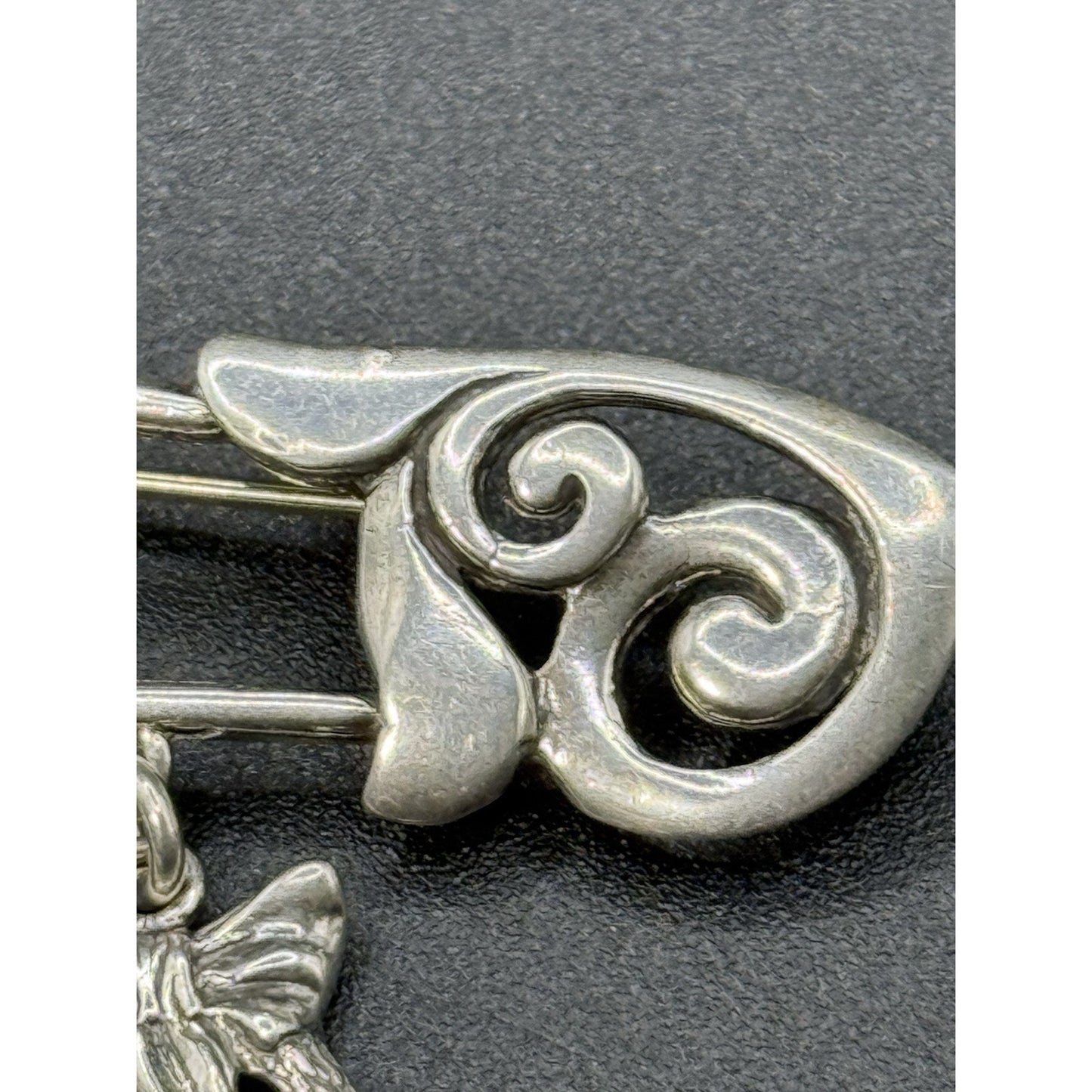Vintage Sterling Silver Christmas Theme Brooch Pin 10 Grams P5