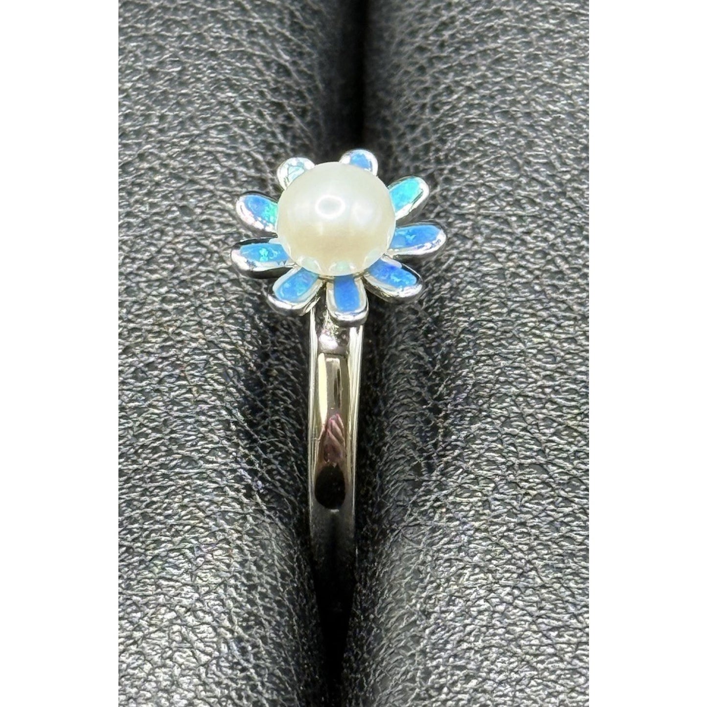 New Condition Sterling Silver Genuine Pearl Lab Opal Flower Ring Size 7.00