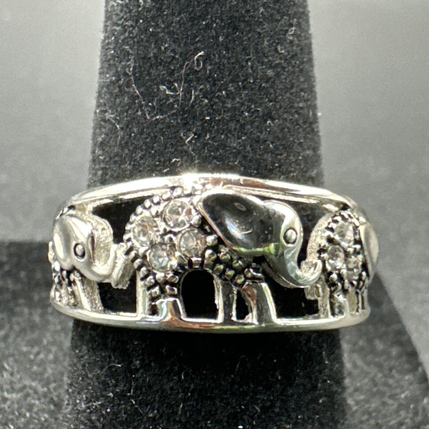 New Condition Sterling Silver CZ Marching Elephants Ring 925 Size 7
