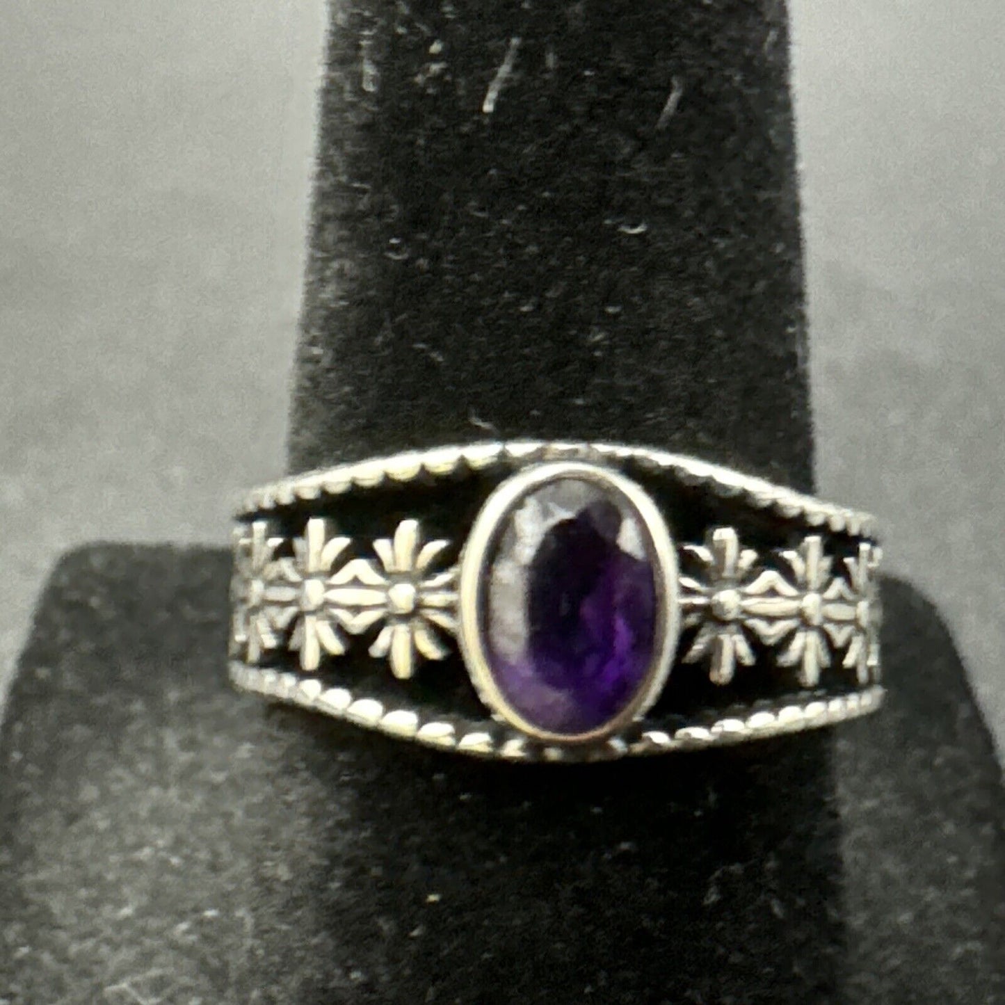 New Condition Sterling Silver Amethyst Flowers Ring 925 Size 7