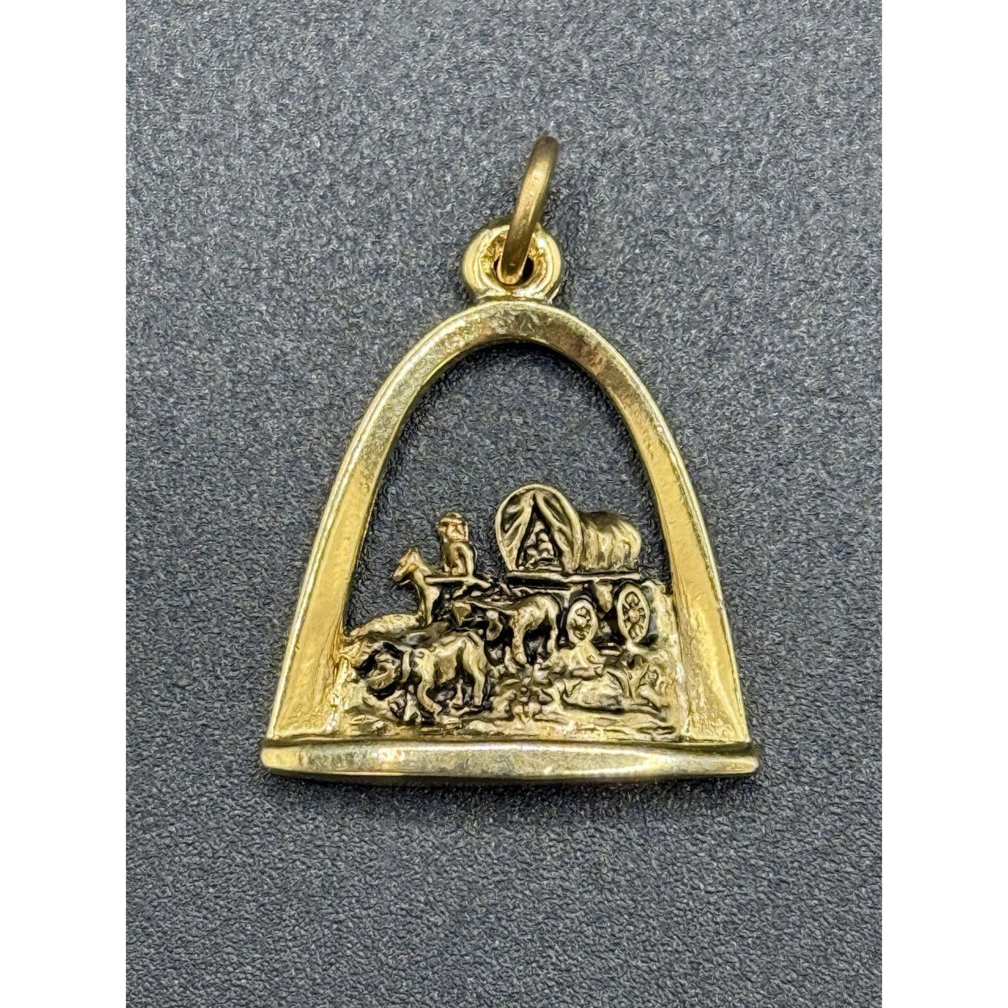 Gold Tone St. Louis Arch Way Charm Vintage P10