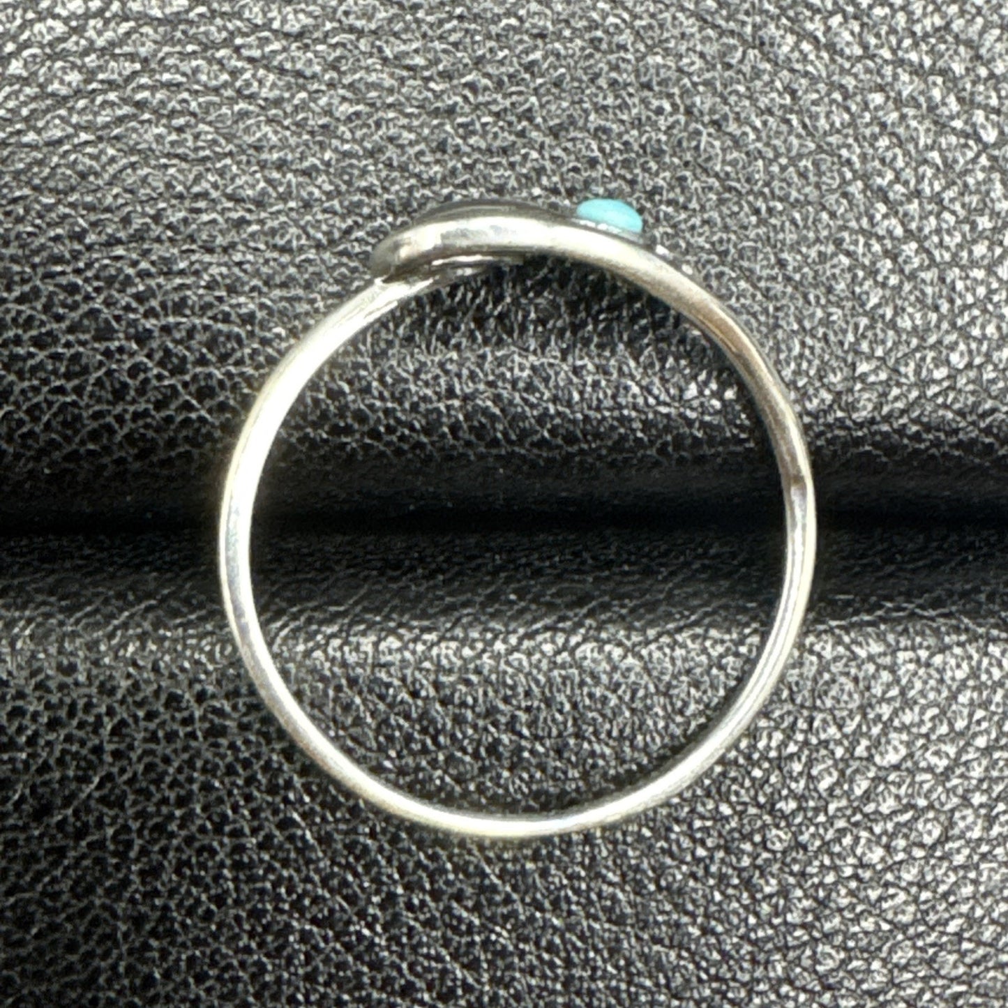 New Condition Sterling Silver Dolphin Wave Ring 925 Size 7 T29