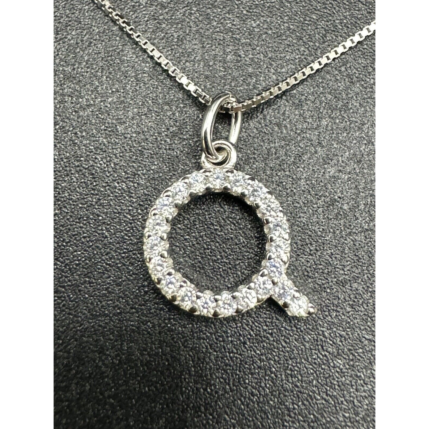 New Condition Sterling Silver Cubic Zirconia Letter “Q” Pendant Necklace 925
