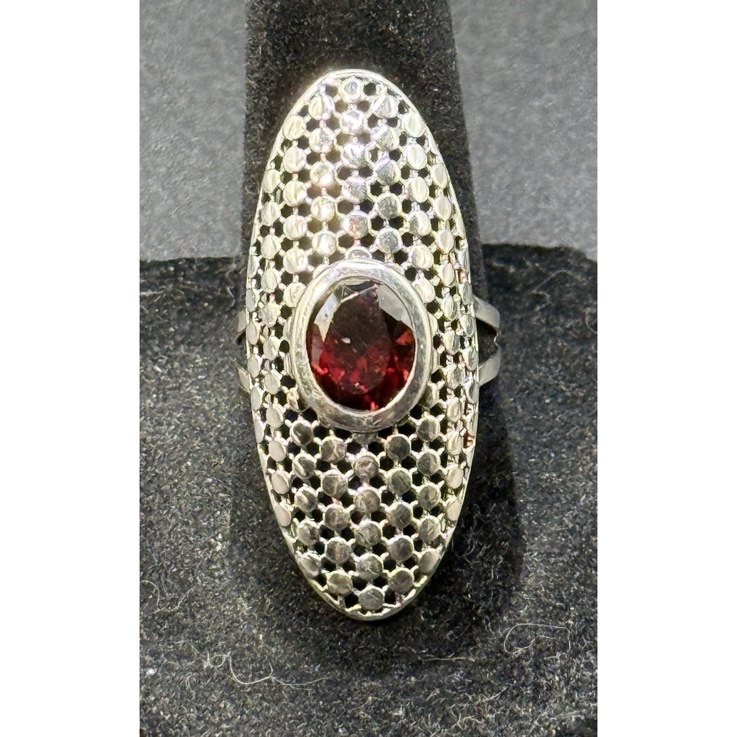 New Condition Sterling Silver Oblong Garnet Ring Size 7.00 P19