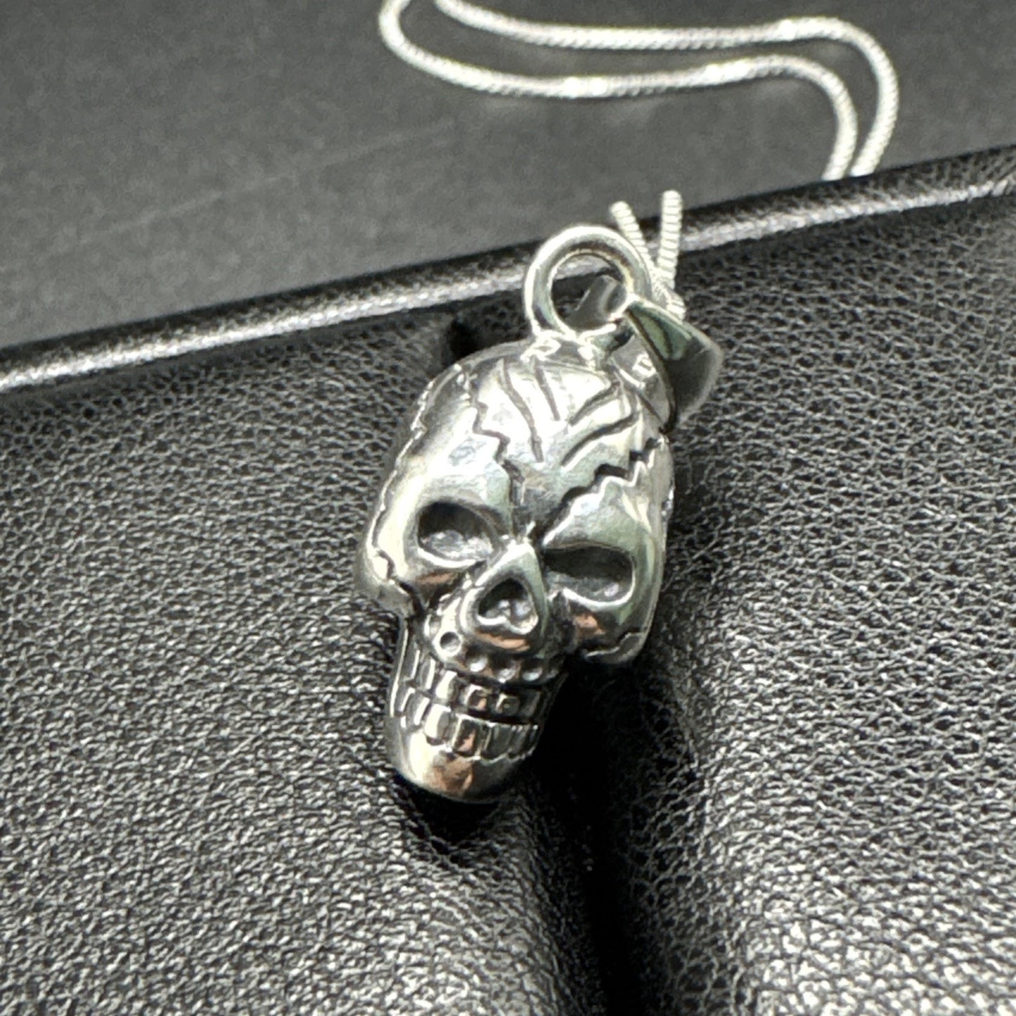 New Condition 20” Sterling Silver Skull Pendant Necklace 925