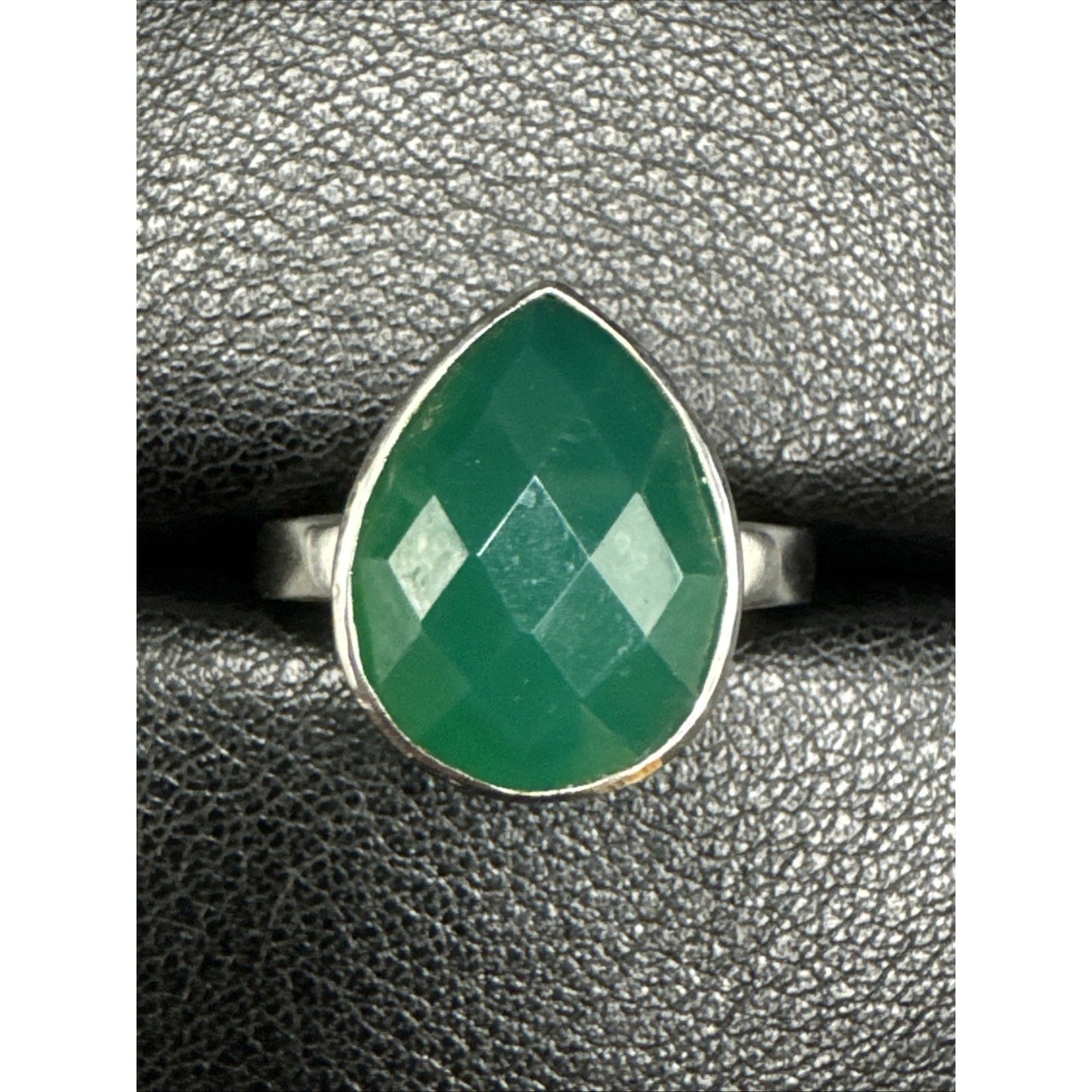 EUC Sterling Silver Green Chalcedony Pear Ring Size 9.75 U2