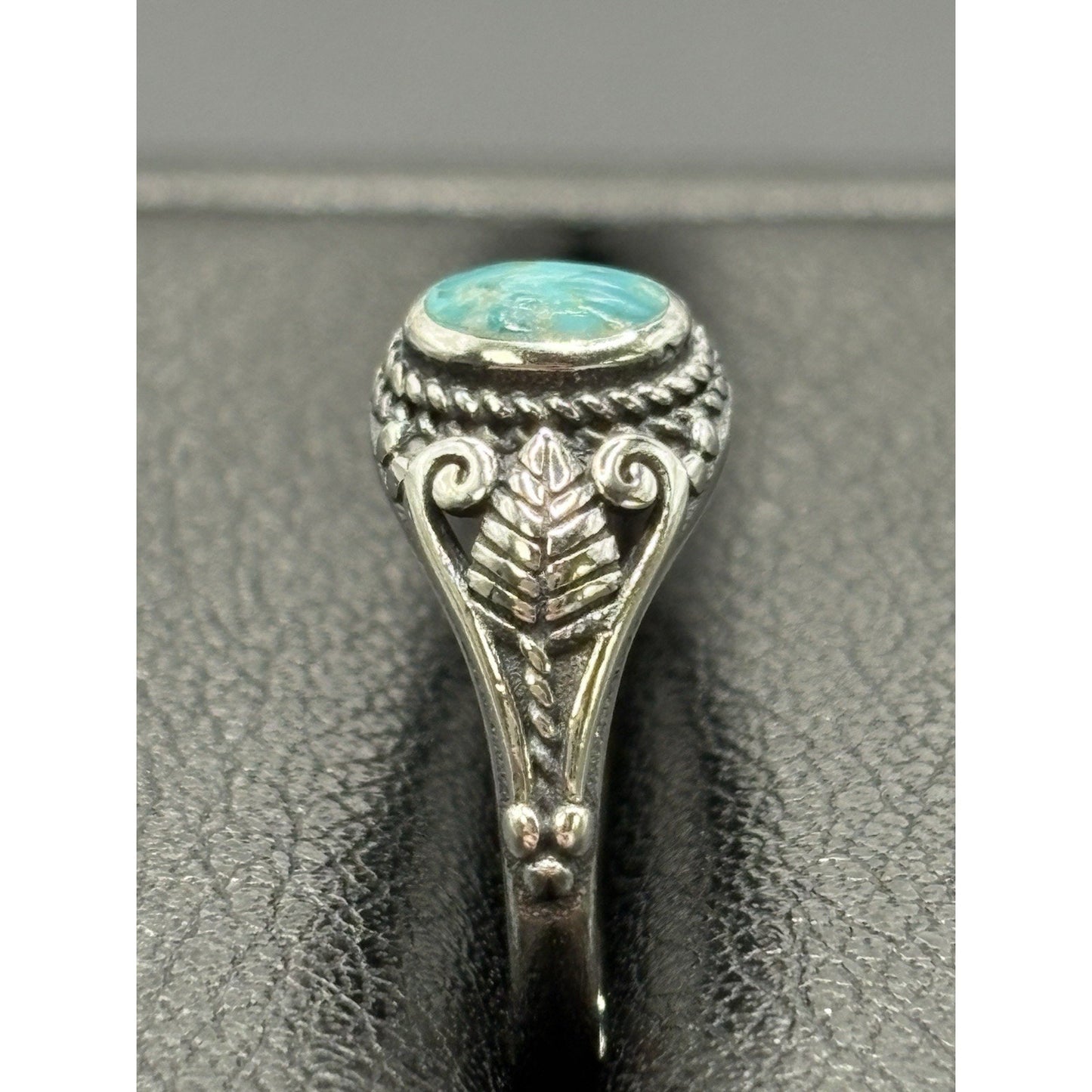 New Condition Sterling Silver Dainty Turquoise Ring Size 6